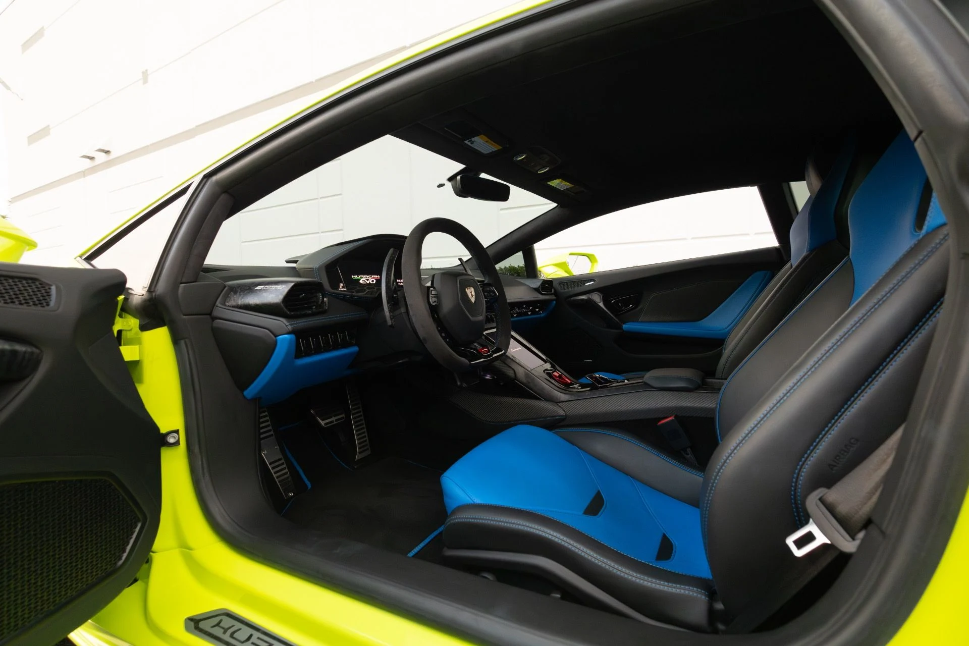 mph044_300545160_Used_2020_Lamborghini_Huracan_EVO_1764467726_ff2e1bde80