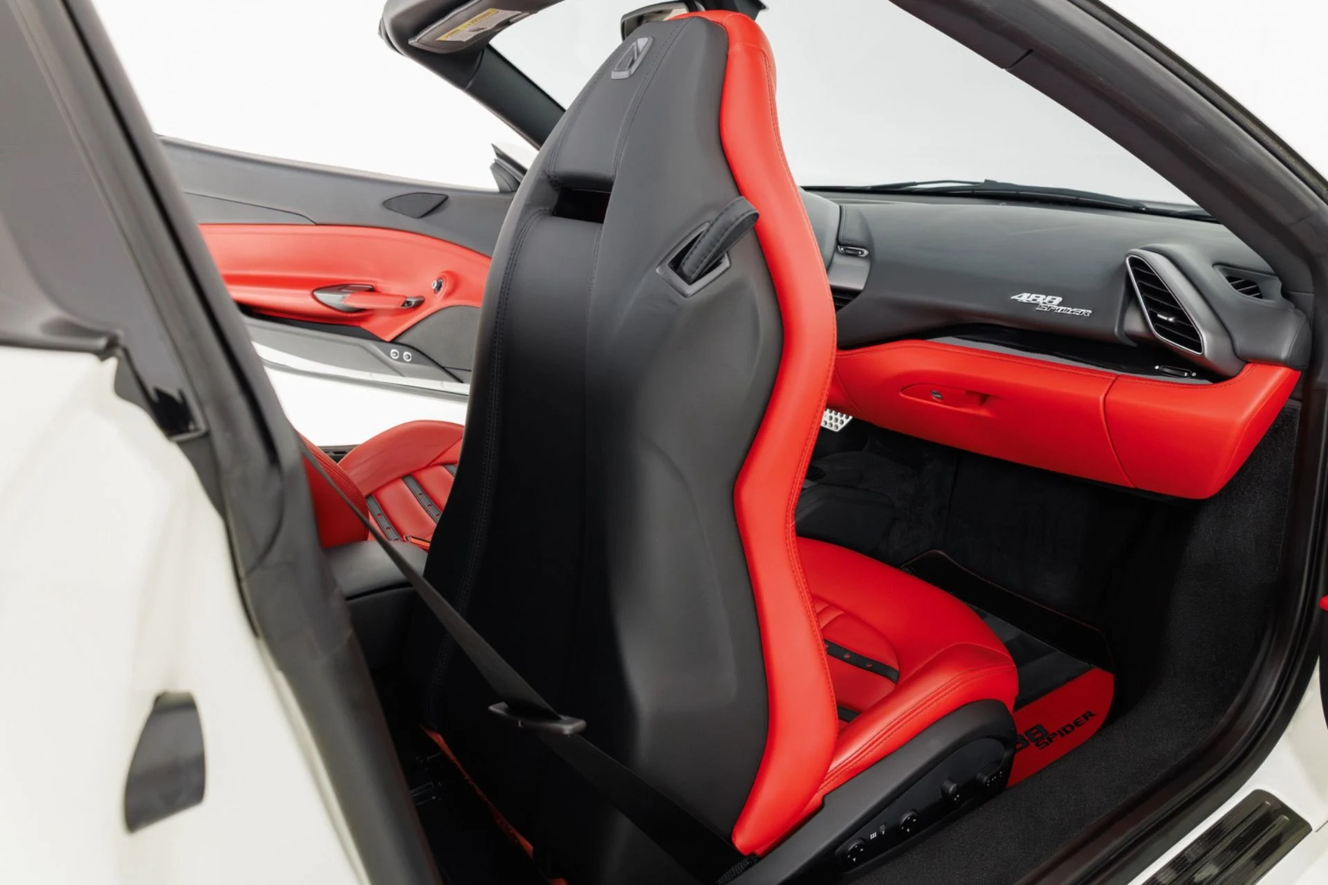 mph044_3017103084_Used_2017_Ferrari_488_Spider_1788390369_e86a165cbd