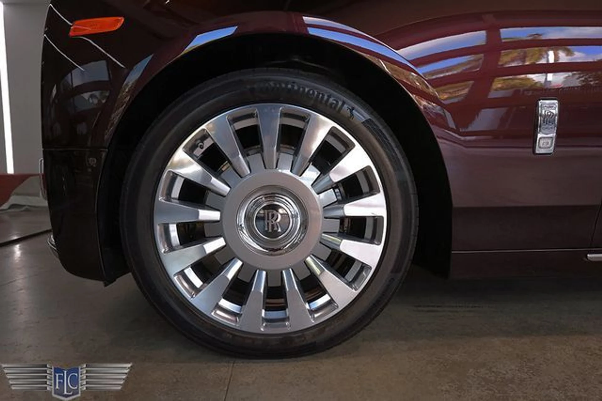 mph044_3030530955_used_2018_rolls_royce_phantom_extendedwheelbasesedan_9689_23067531_49_640_3d308f4fea