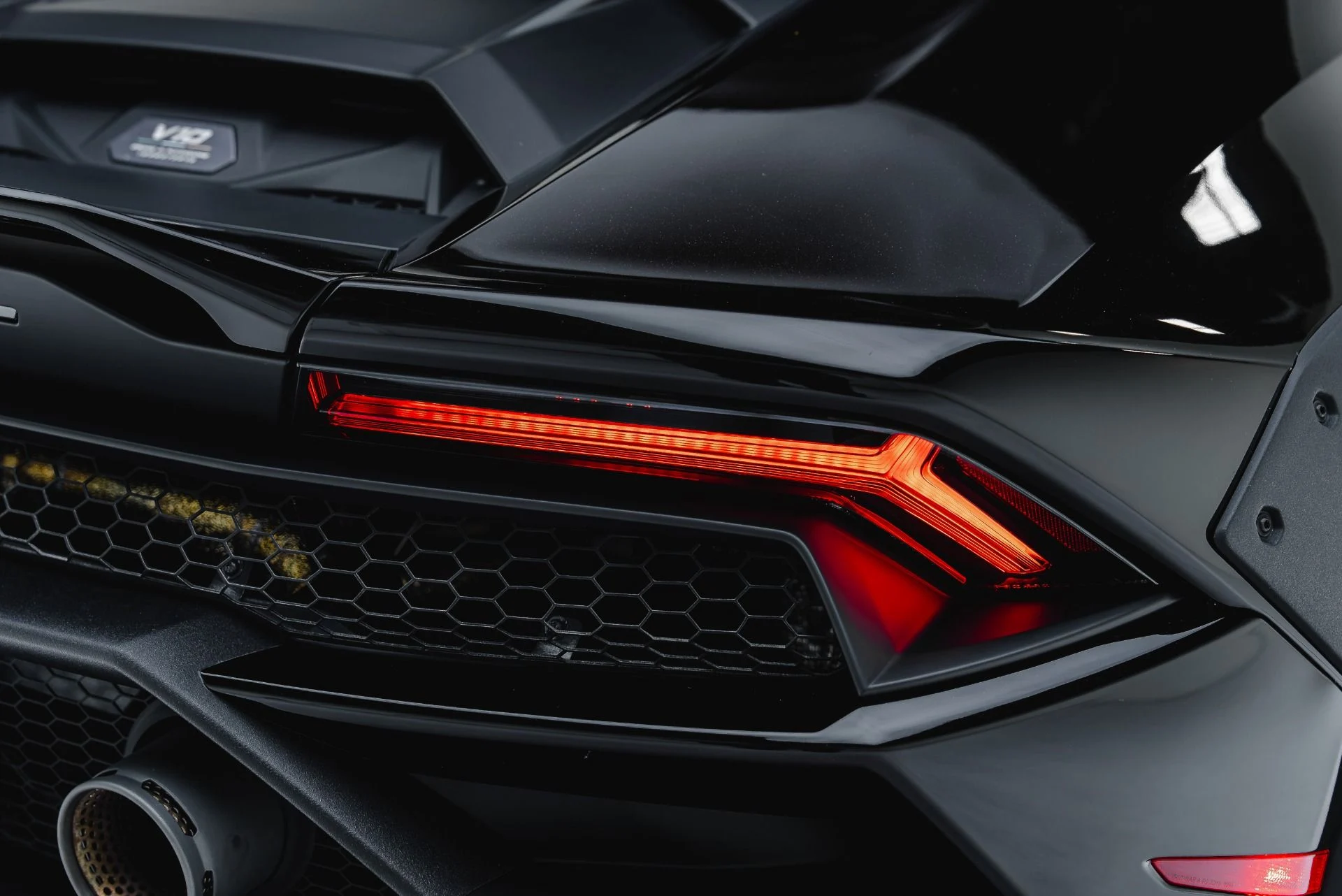 mph044_3042031373_Used_2024_Lamborghini_Huracan_Sterrato_1792021008_2c0f6a8399