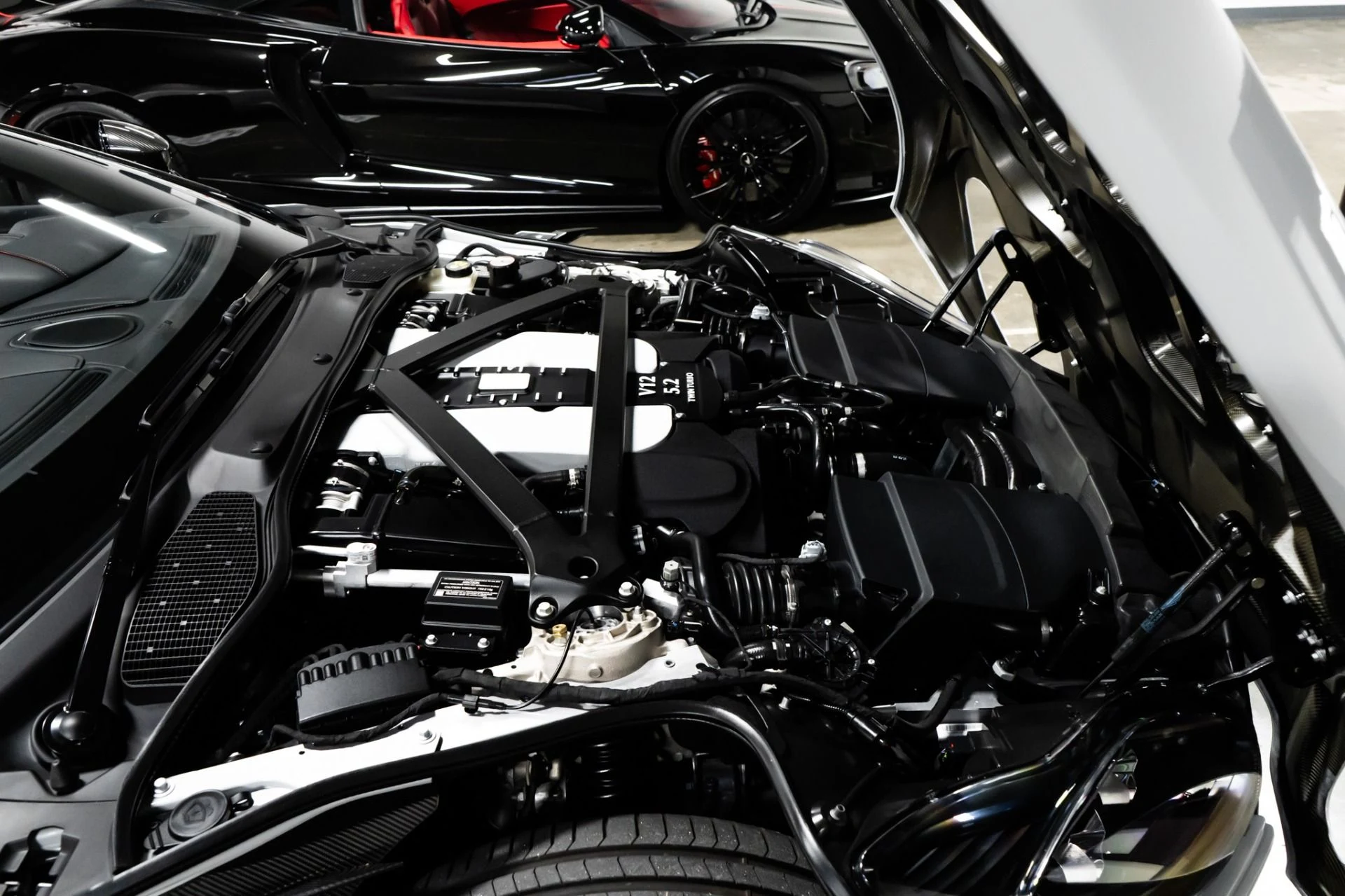 mph044_3050568496_Used_2023_Aston_Martin_DBS_Volante_1756217476_2c71656e68