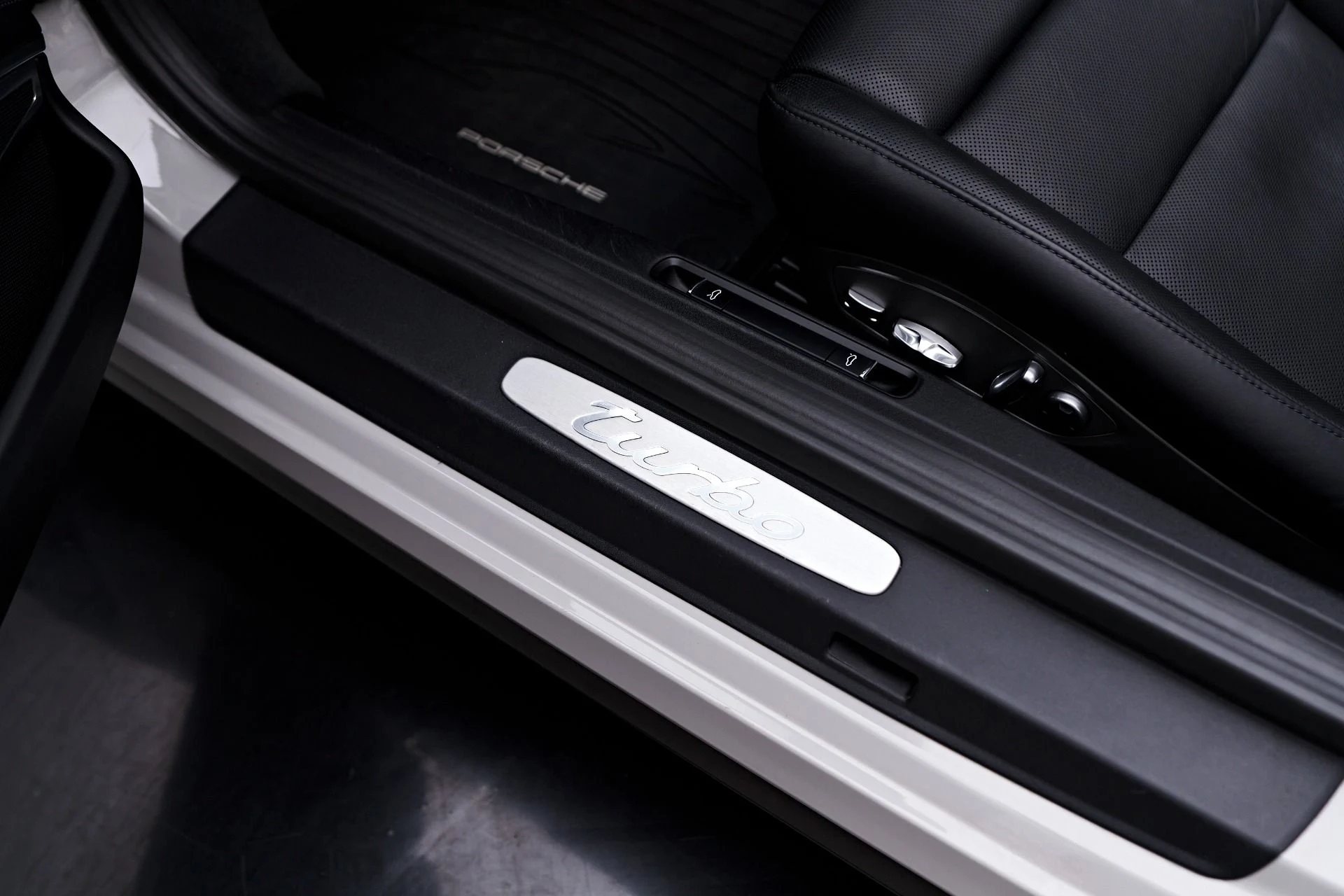 mph044_3055044745_Used_2019_Porsche_911_Turbo_1757547223_00596d8029