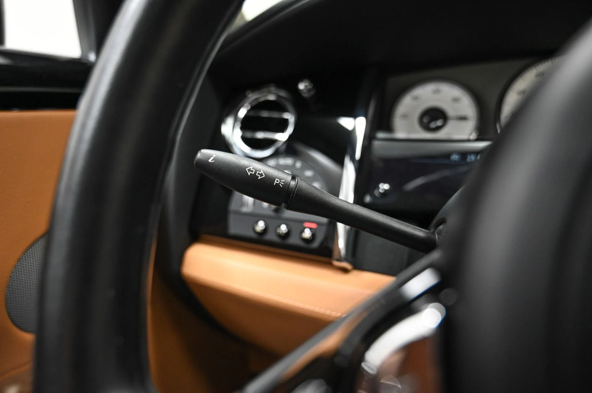 mph044_3078366044_Used_2015_Rolls_Royce_Ghost_Base_1723921602_1af1037113