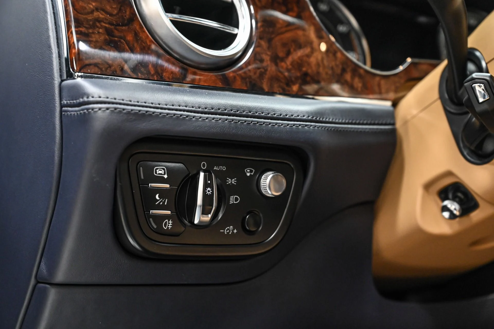 mph044_3080971144_Used_2018_Bentley_Bentayga_W12_1758835166_7557511fec