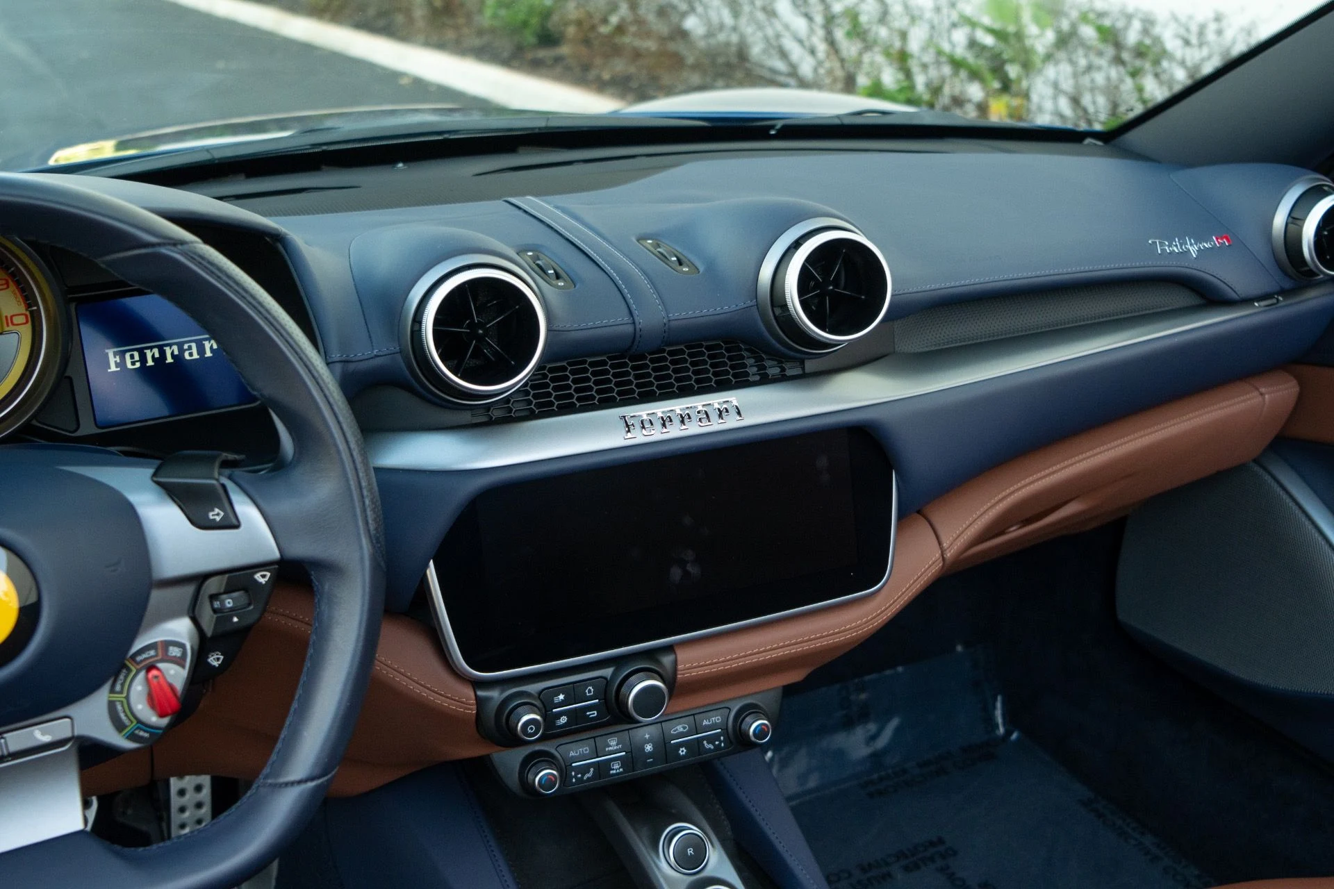 mph044_3089458960_Used_2022_Ferrari_Portofino_M_1761343273_8a7c7bedde