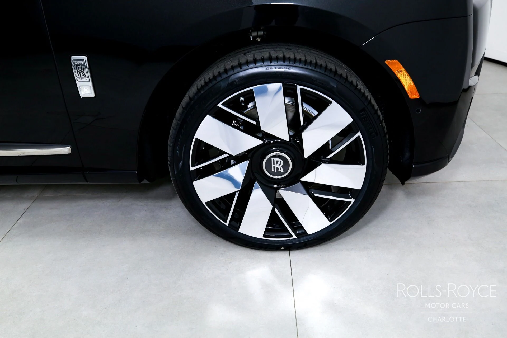 mph044_3092061956_Used_2026_Rolls_Royce_Cullinan_1765392948_b50e34ecdd