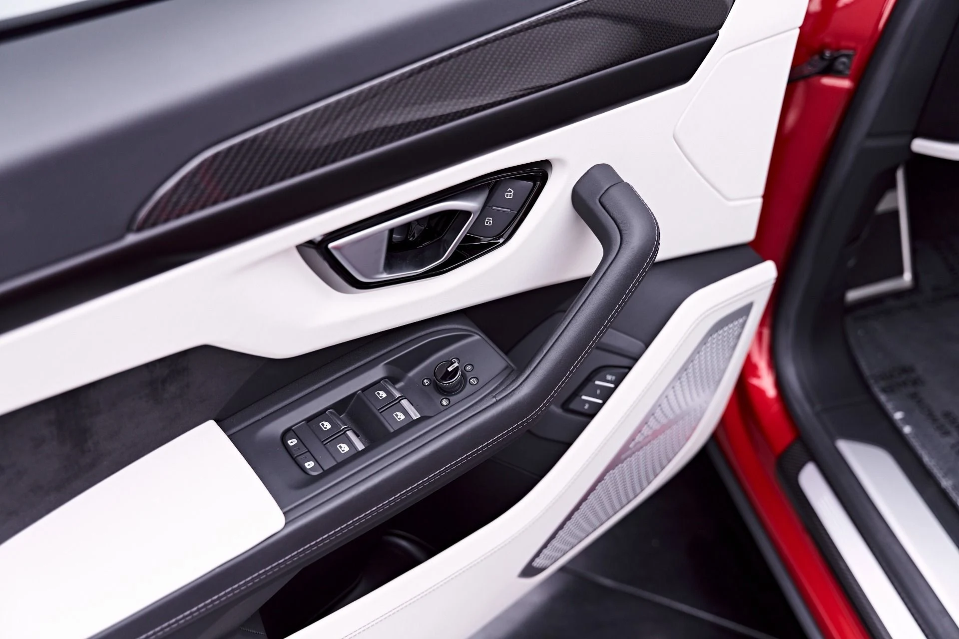 mph044_3128115877_Used_2023_Lamborghini_Urus_S_1781910666_fb28563ac8