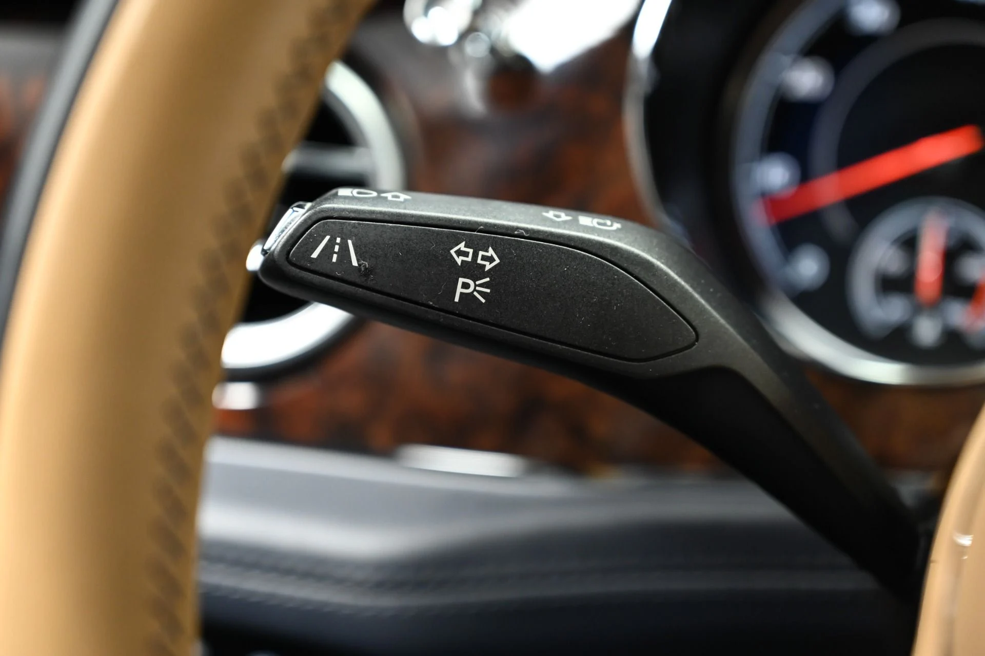 mph044_3130435_Used_2018_Bentley_Bentayga_W12_1749249697_16b074a4db
