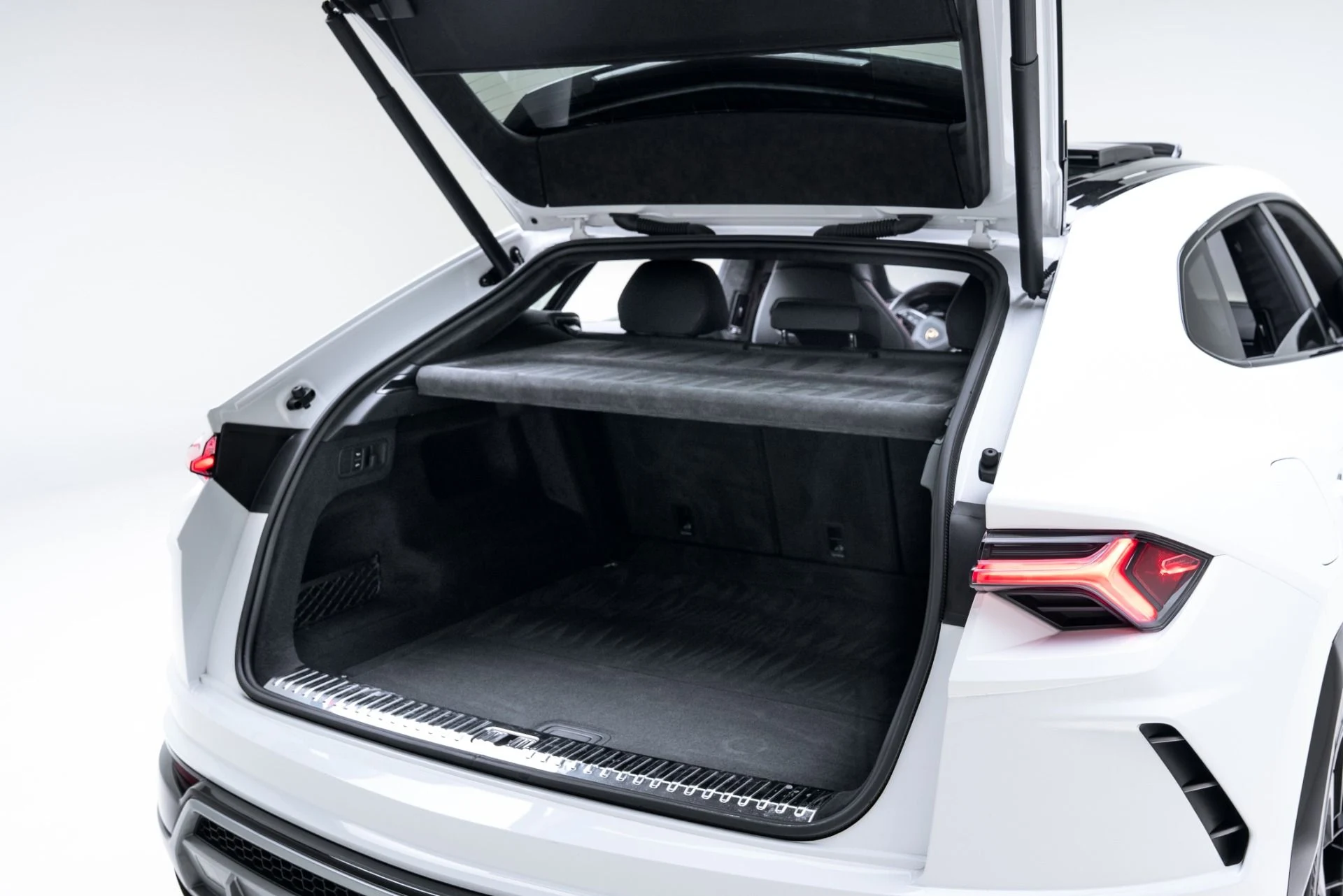 mph044_3140881332_Used_2021_Lamborghini_Urus_1775759137_506408f878