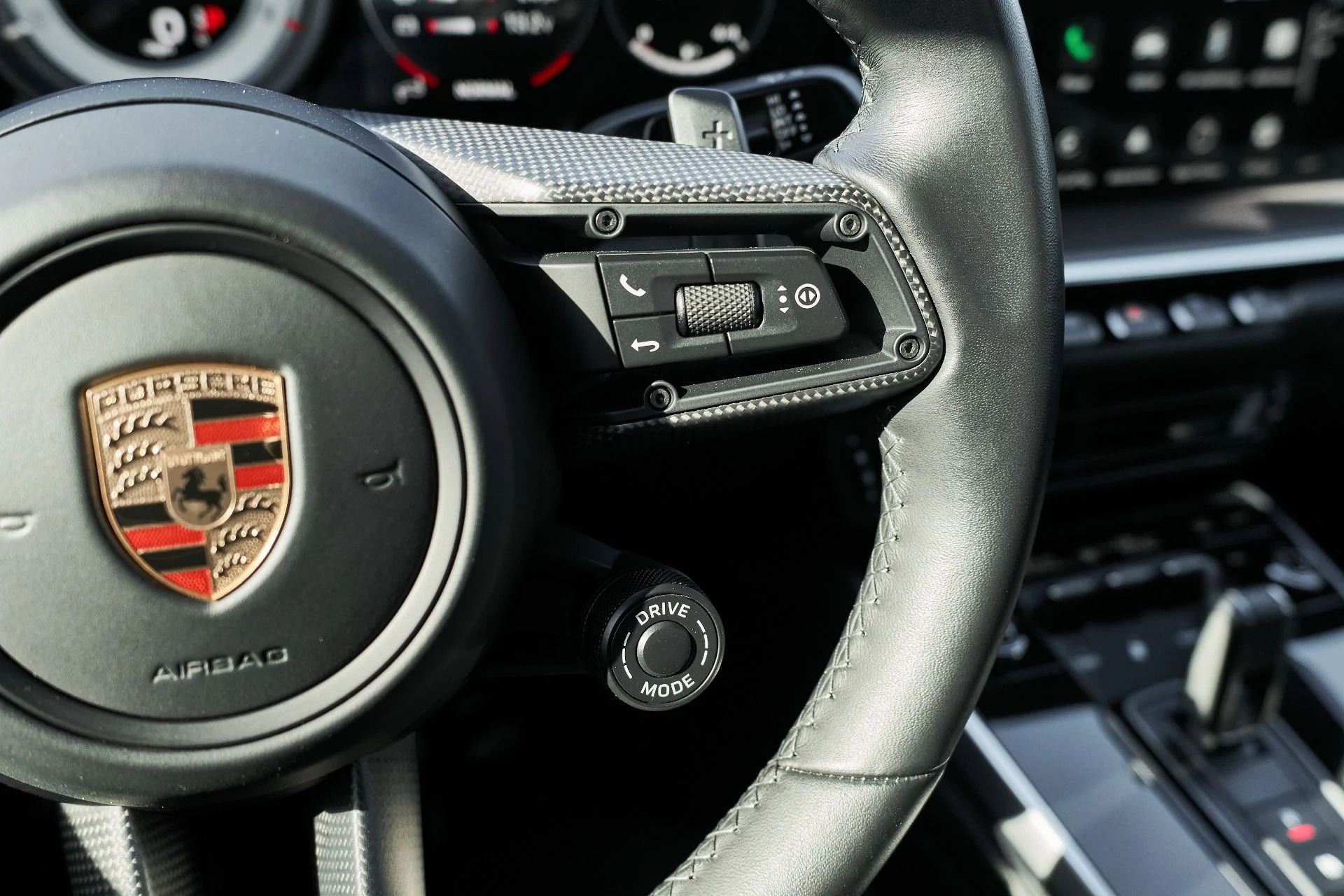 mph044_314840850_Used_2024_Porsche_911_Turbo_1765937832_0d44f3d9d1