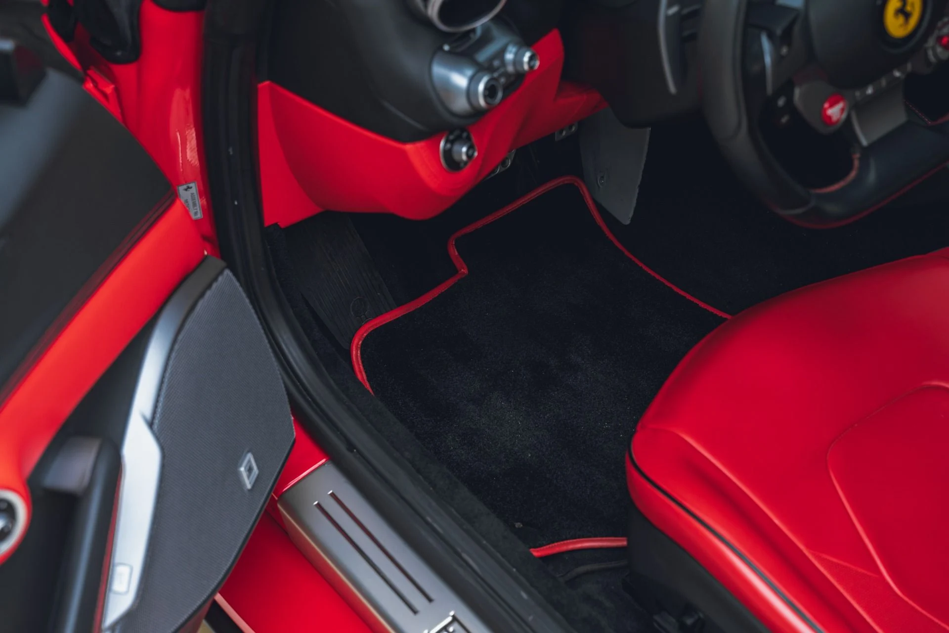 mph044_3169621648_Used_2019_Ferrari_Portofino_1781556105_30293988b2