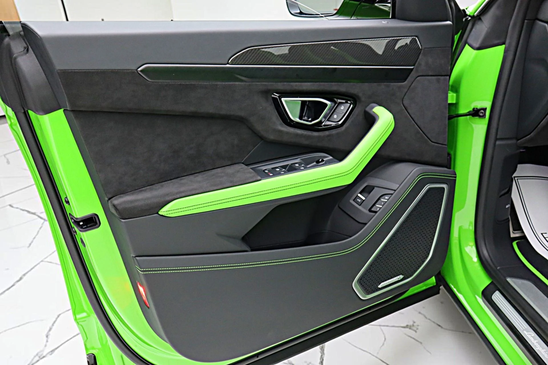 mph044_317197157_Used_2021_Lamborghini_Urus_SELEZIONE_PRE_OWNED_CERTIFIED_PEARL_CAPSULE_aea0763f8e