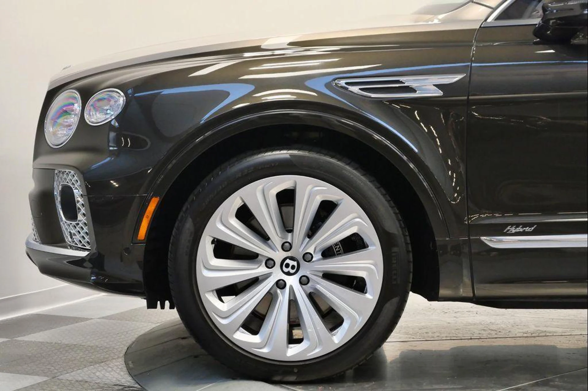 mph044_3174178341_a_X4_V1_V_Ryq1pn_UW_gm_324i2_N5d_Q_3a9b9a39f1