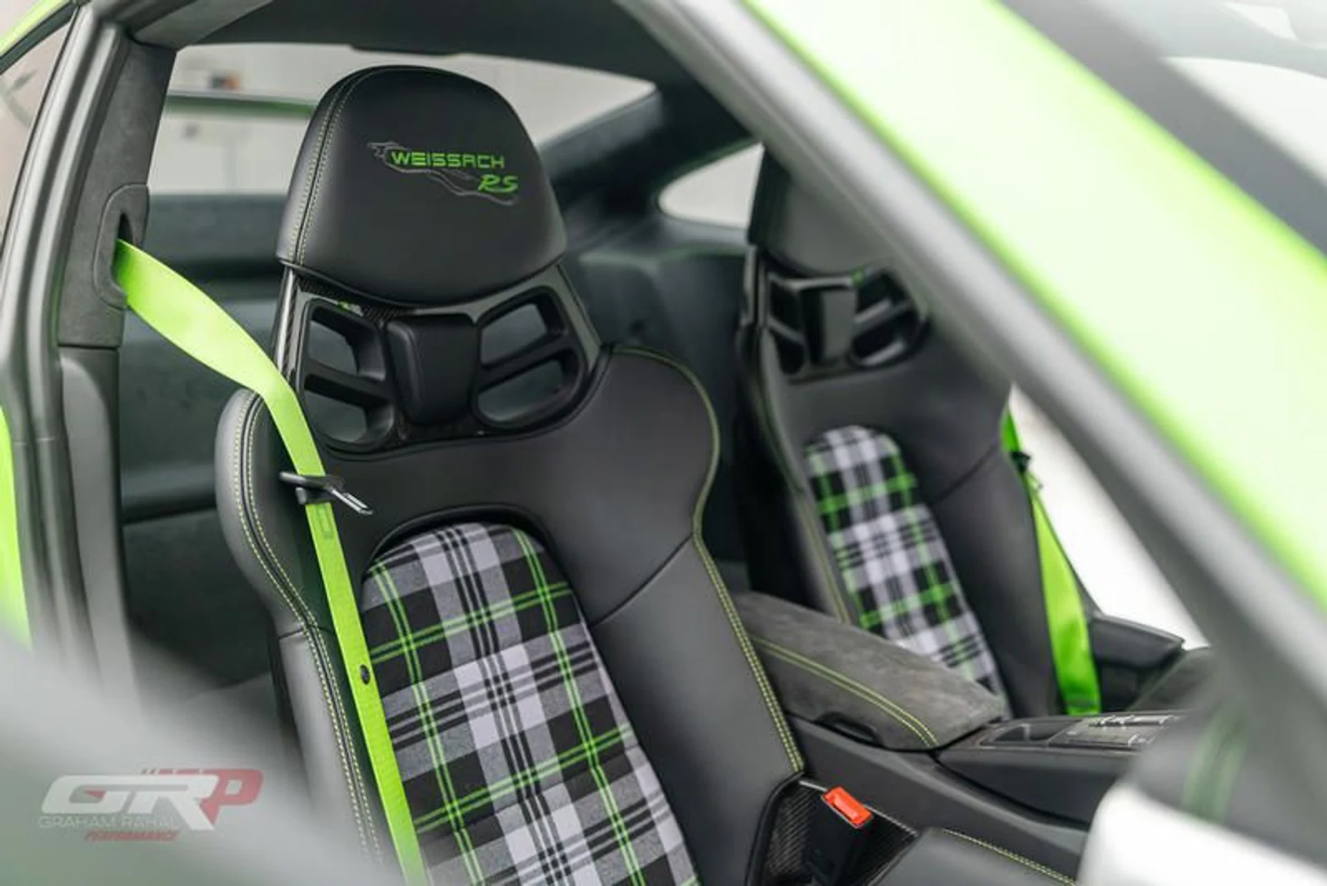 mph044_3179411529_009138_FE_6_C2_A_4_C29_92_F9_03_ED_18_BDAA_0_B_62941cd917