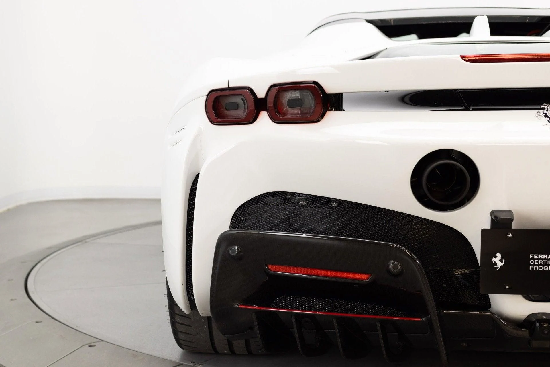 mph044_319573127_Used_2022_Ferrari_SF_90_Spider_1777382764_99672099ab