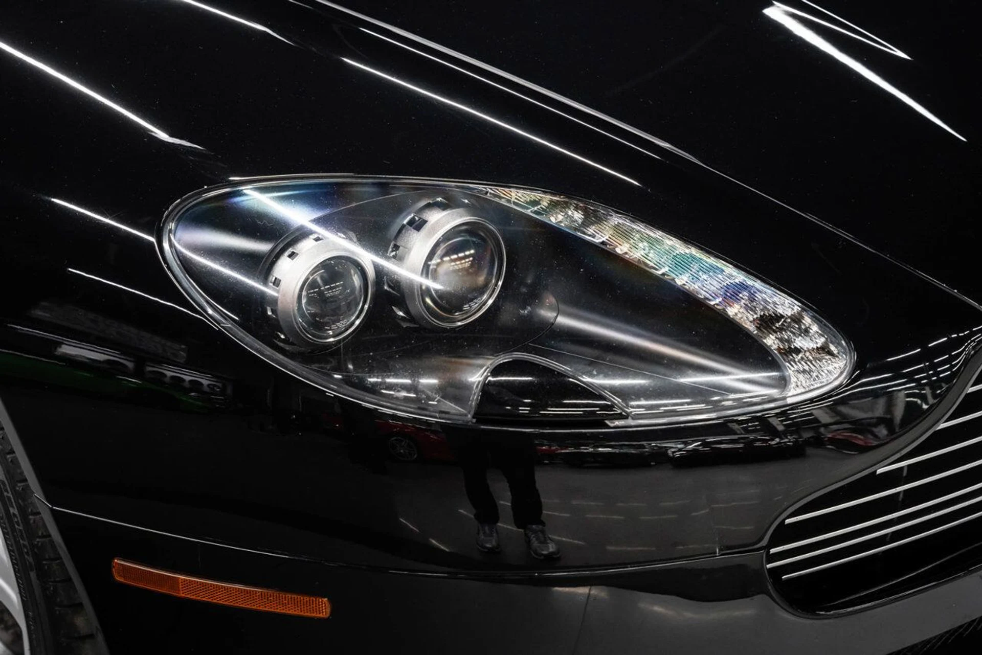 mph044_3228113557_aston_martin_vantage_2008_ebb317796e