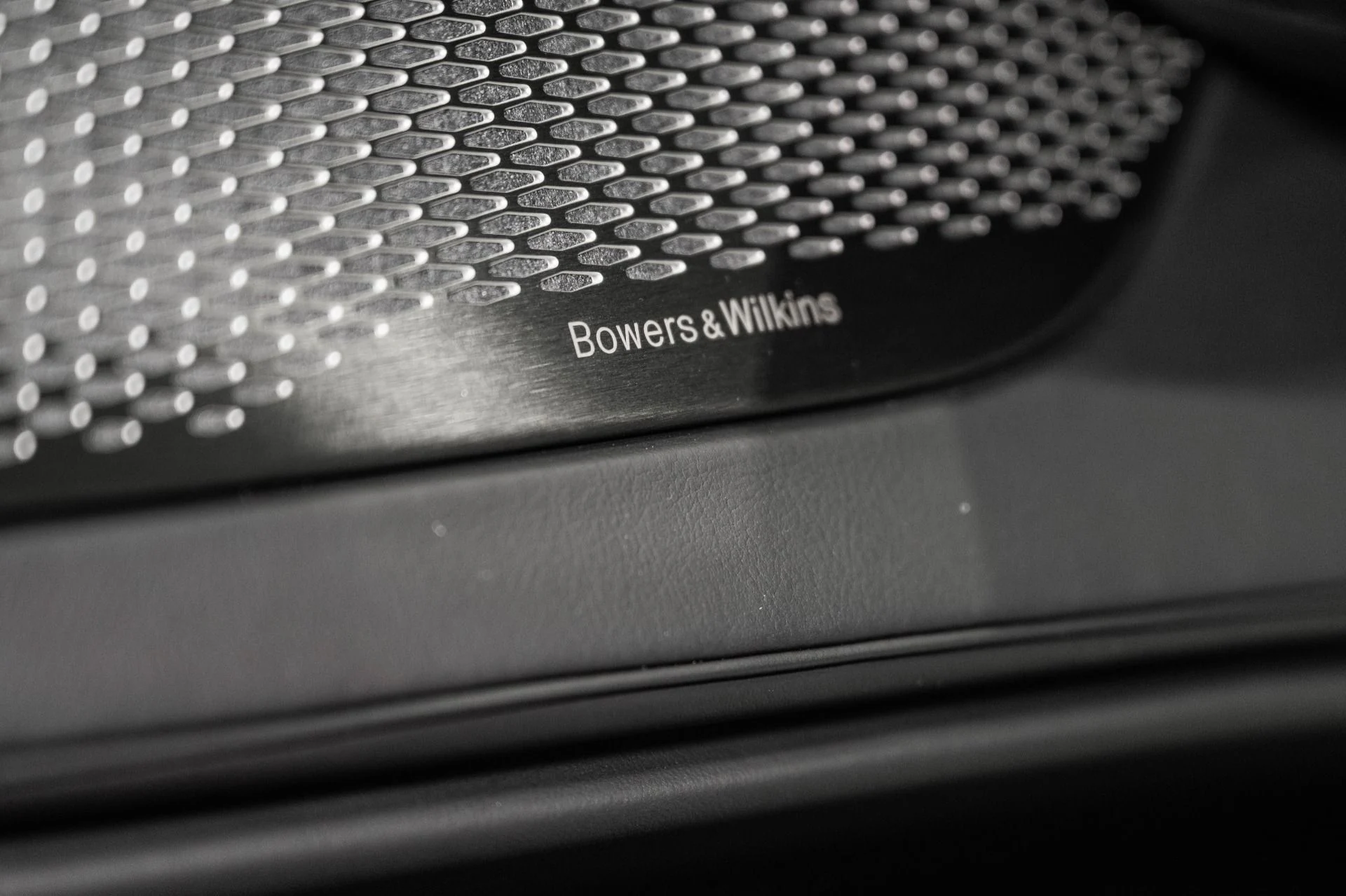 mph044_3246330852_New_2026_Aston_Martin_DBX_S_1765985660_78b8100185