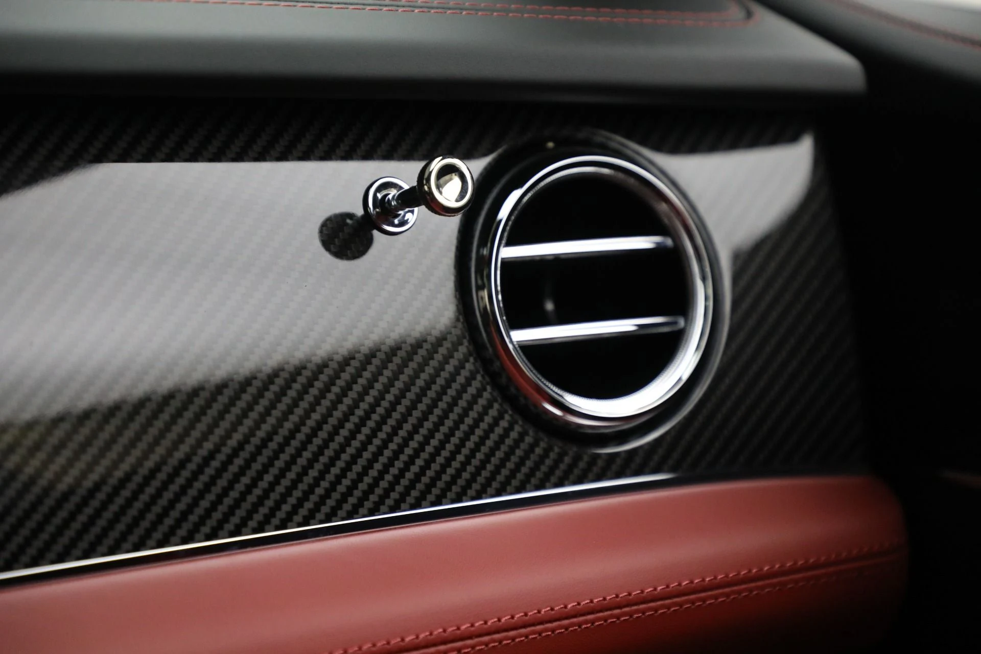 mph044_3266023910_New_2025_Bentley_Bentayga_V8_9db34b9d59
