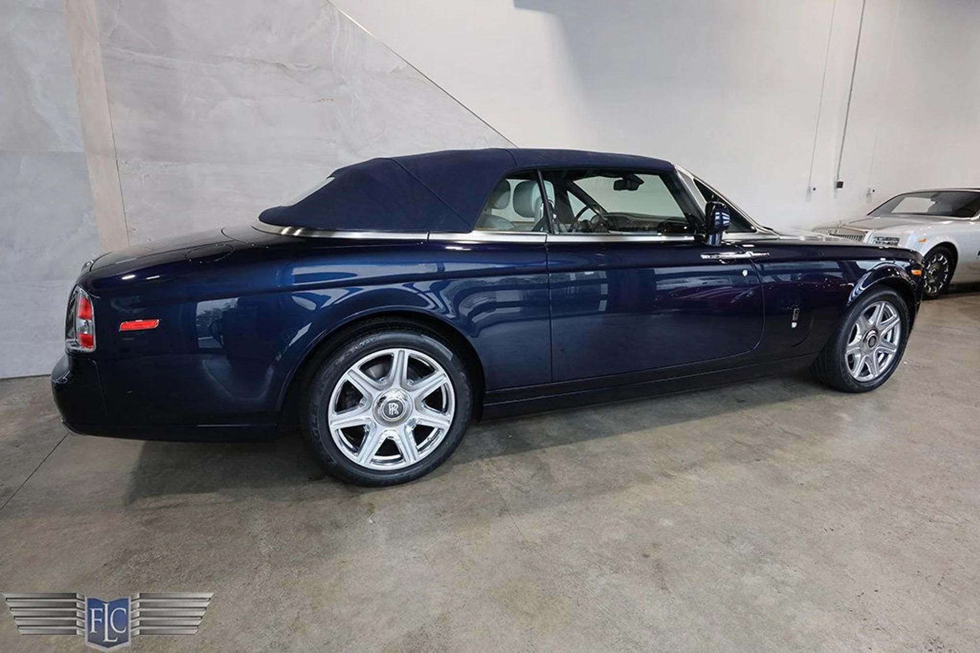 mph044_3293625763_used_2013_rolls_royce_phantom_coupe_2drdrophead_9689_22930572_45_1024_6e093a6a9e