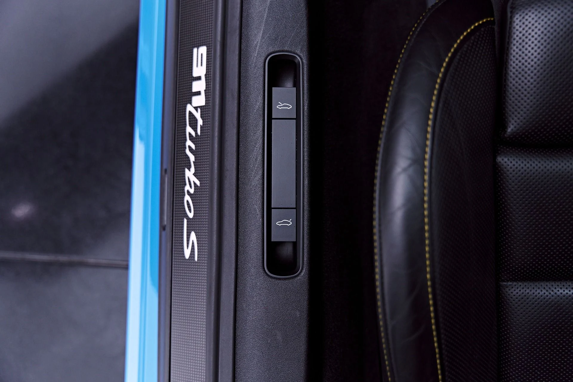 mph044_3298457482_Used_2023_Porsche_911_Turbo_S_1777508508_5fc80b884d