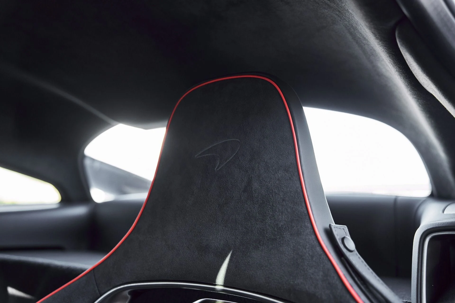 mph044_3314672068_Used_2023_Mc_Laren_Artura_1773773936_7ca1ff46f0