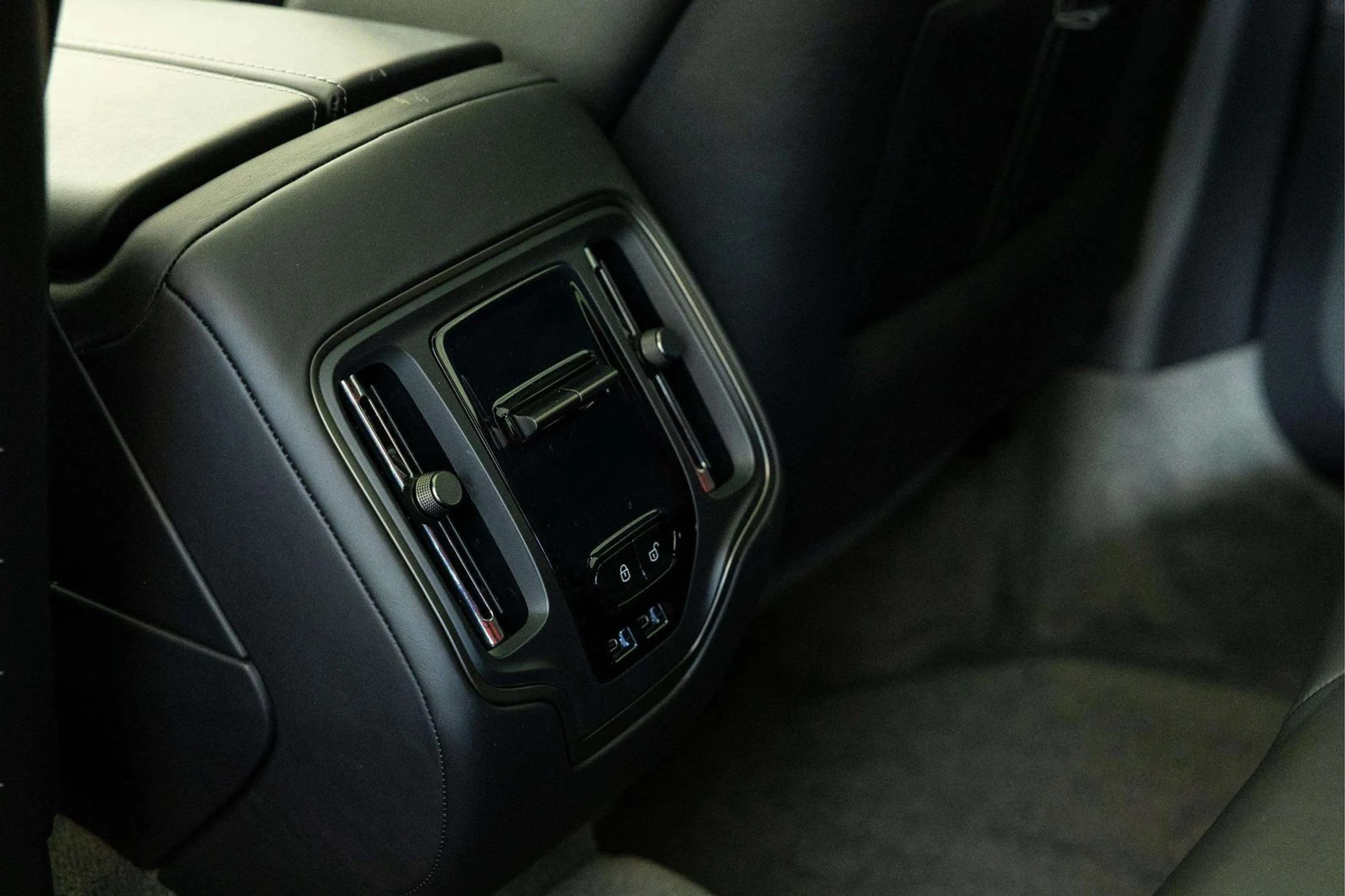 mph044_3340329333_29b7f7cb_783f_4b09_bbe7_f815f865d308_41703f2f5e