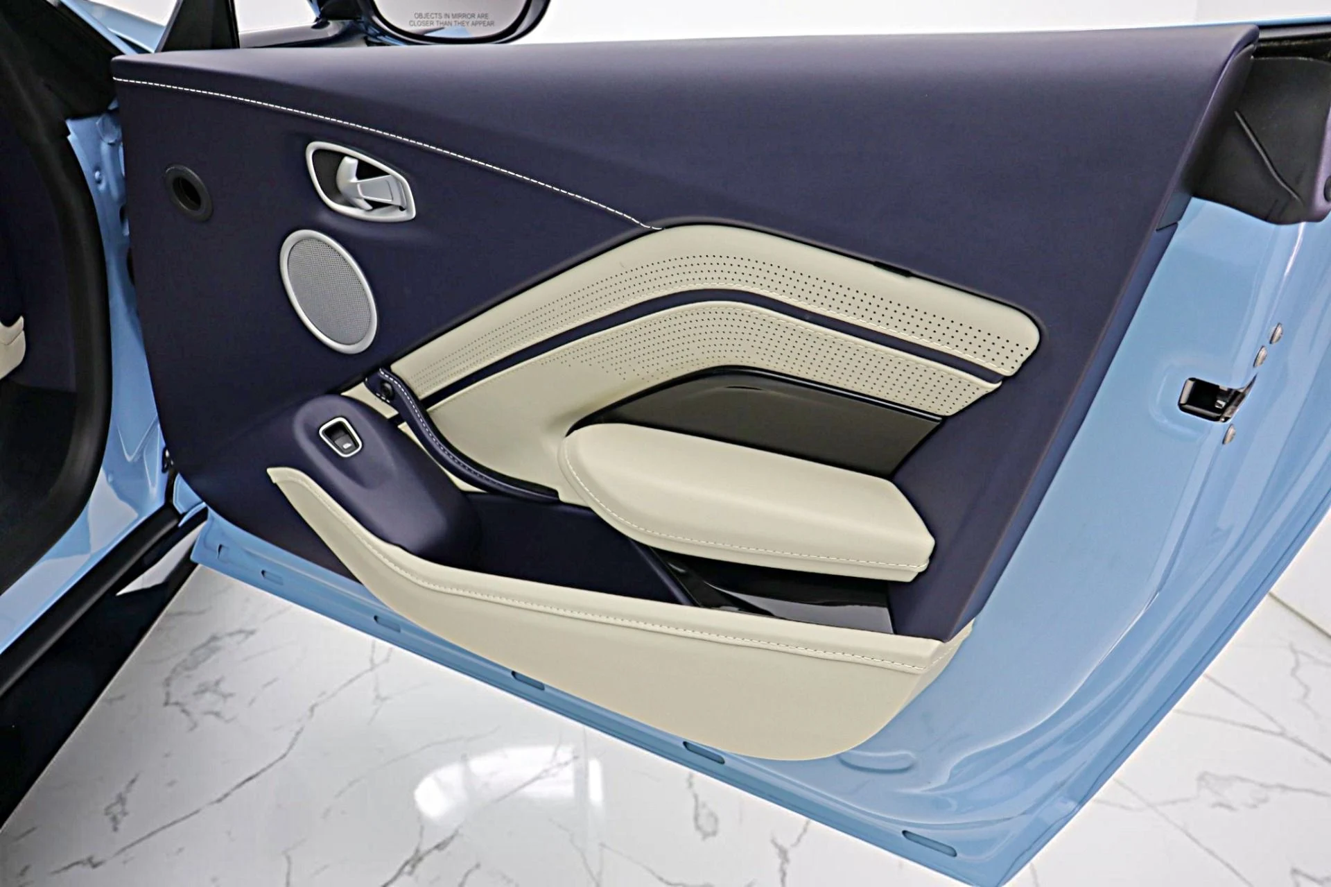 mph044_3363800007_Used_2022_Aston_Martin_Vantage_Roadster_b60f096e14