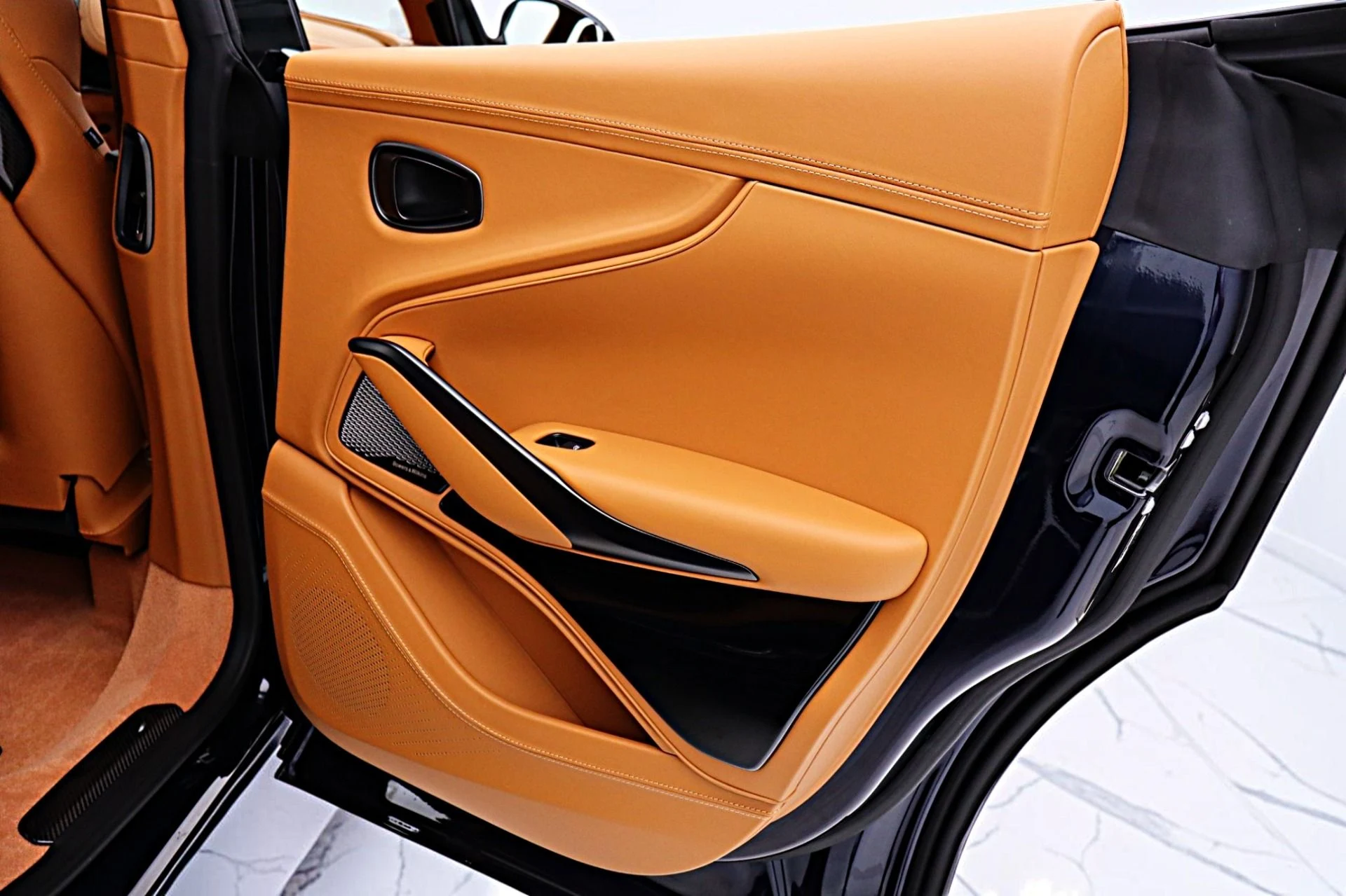 mph044_3375403936_New_2026_Aston_Martin_DBX_S_90099fdee7