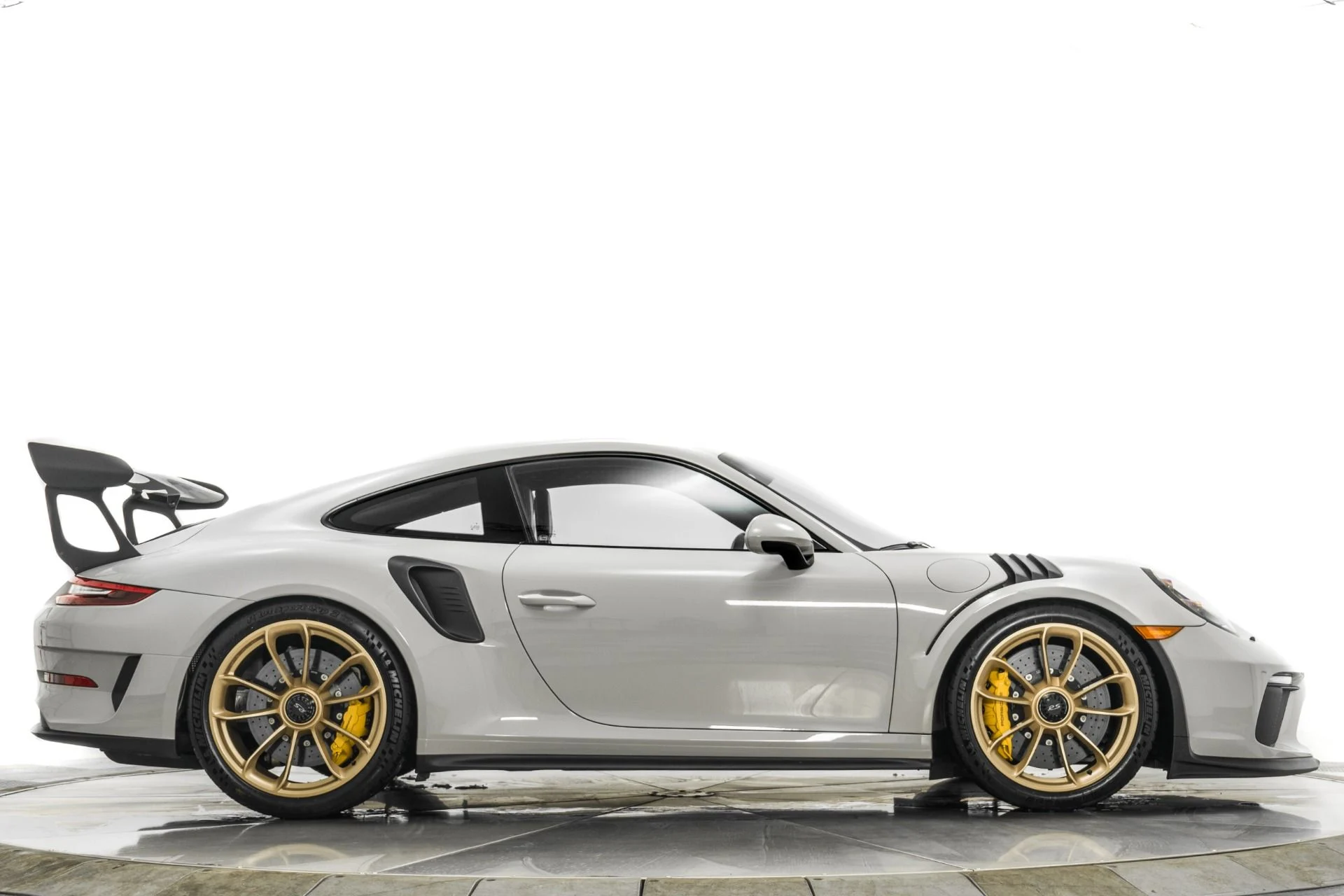 mph044_3397603254_Used_2019_Porsche_911_GT_3_RS_Carbon_Ceramic_Brakes_Carbon_Fiber_Seats_1769460443_aa2c2f661a