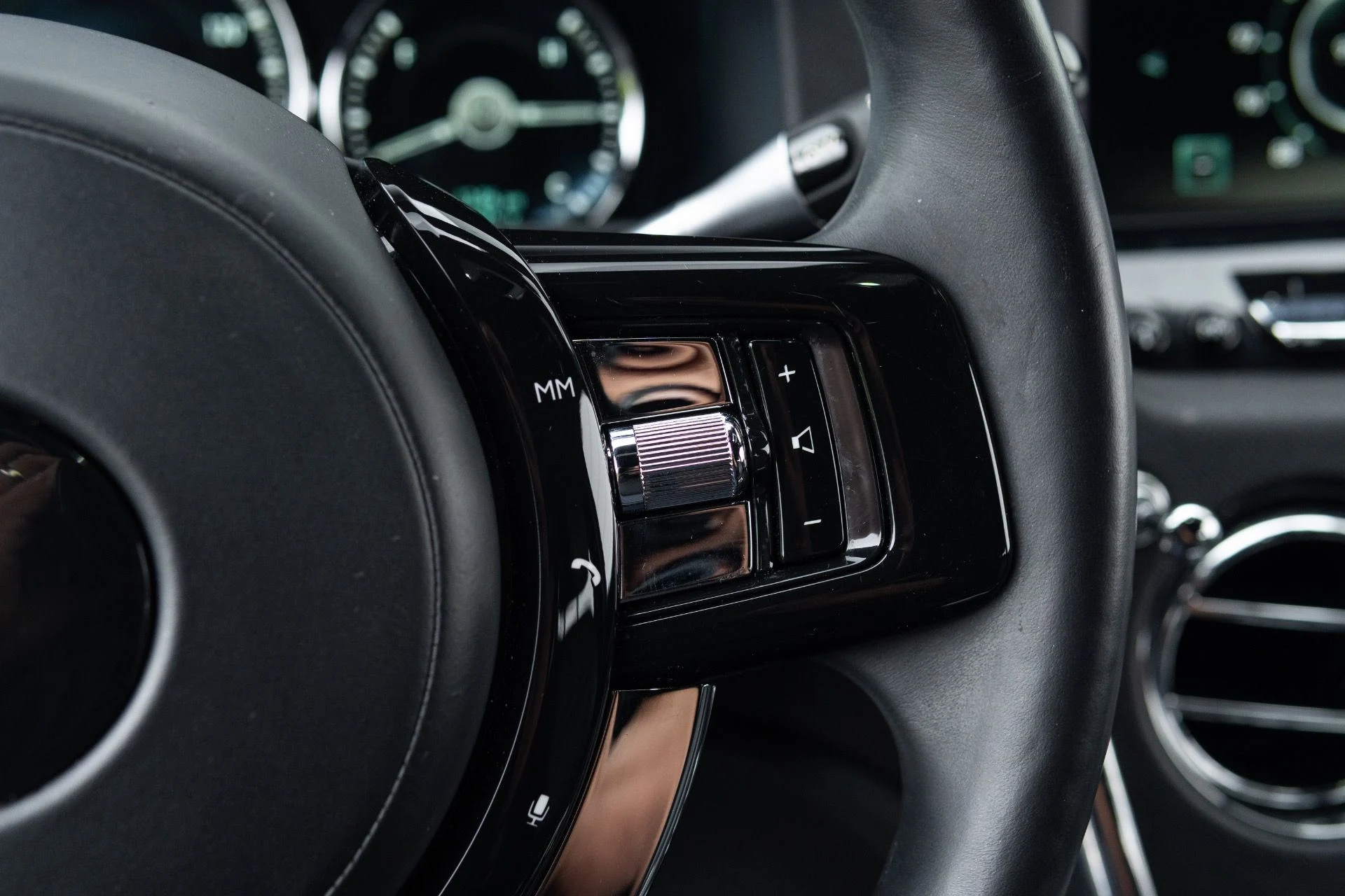 mph044_3408728605_Used_2020_Rolls_Royce_Cullinan_1775753700_f35437f6cf