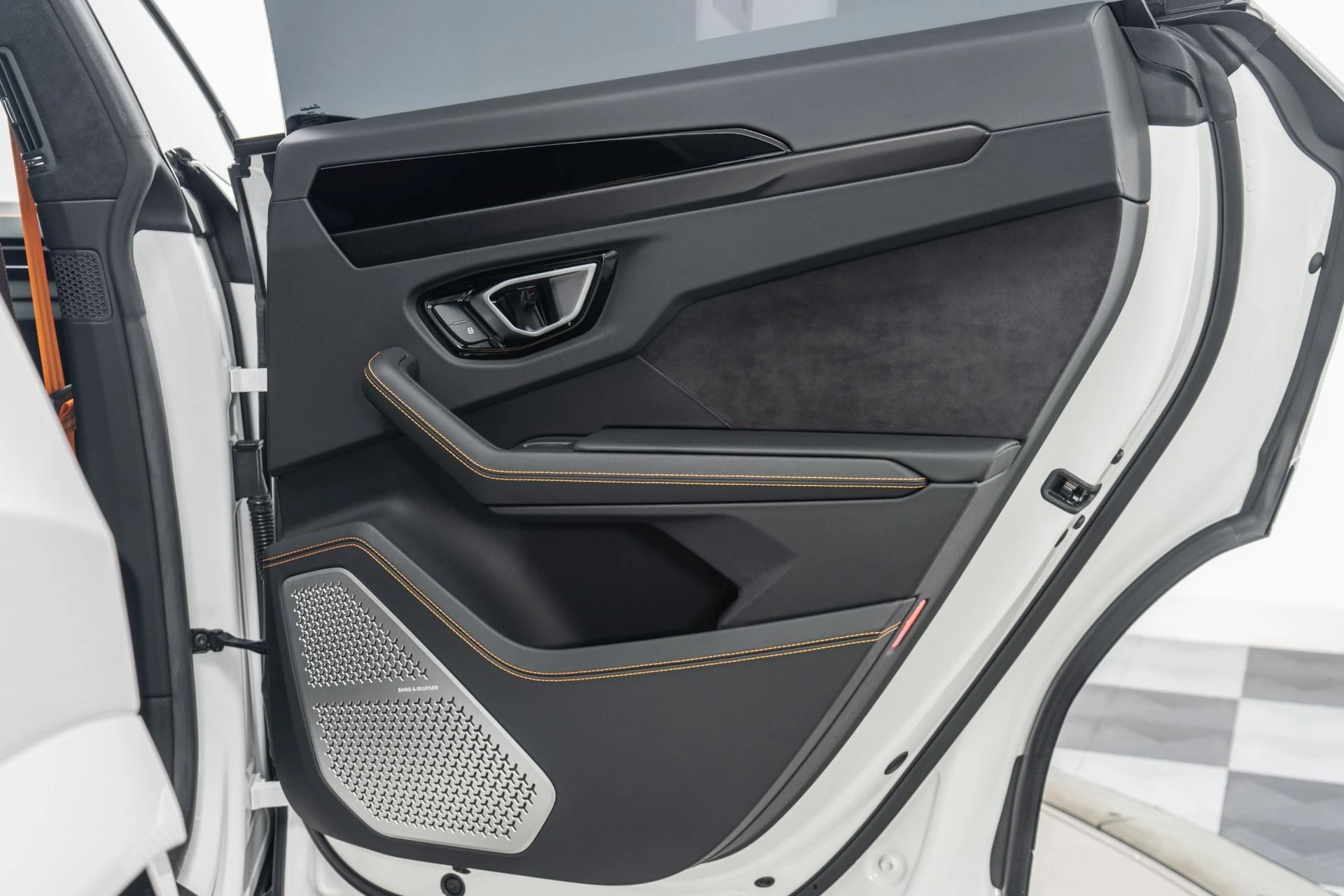 mph044_3423356241_Used_2022_Lamborghini_Urus_1778007764_4df6504f94