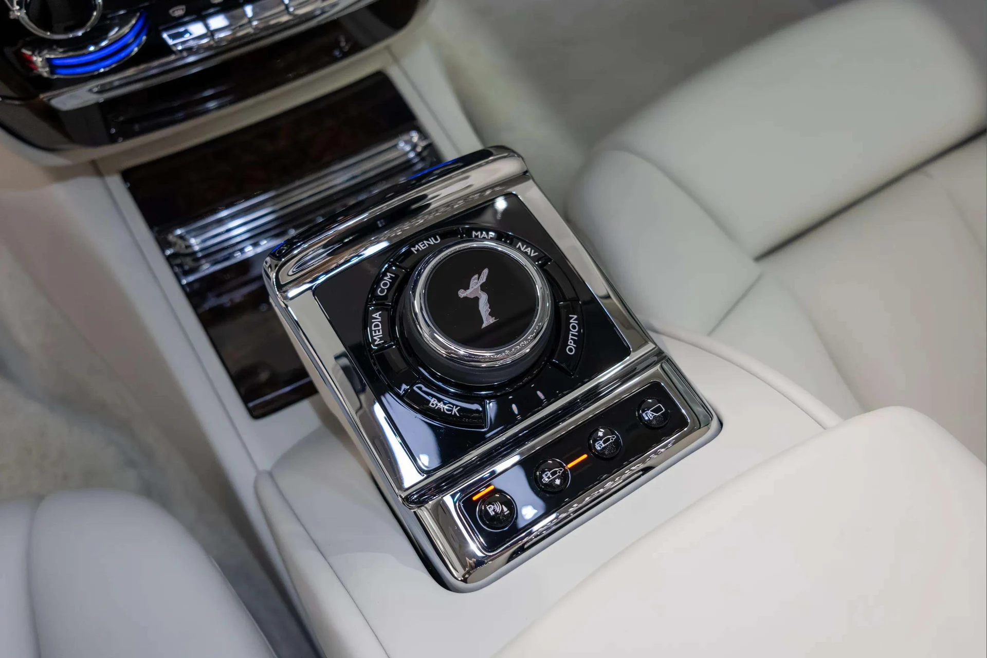 mph044_3425367359_1ff71b65_13f7_4f54_be74_574e30b9f5f1_202420_Rolls_Royce20_Phantom20_Extended20_Wheelbase2028_SCATT_8_C02_RU_22331429_45_1871198105
