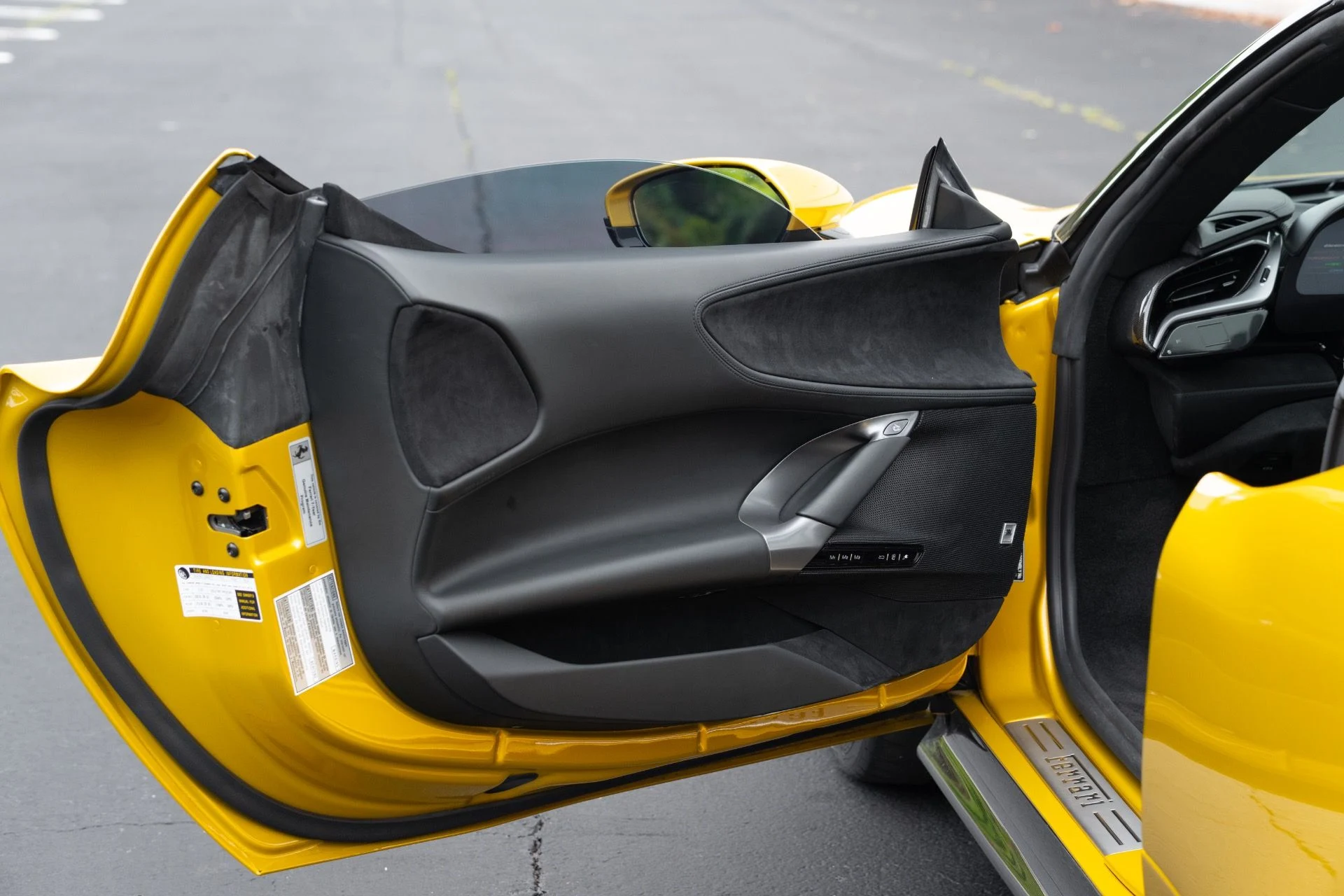 mph044_343680660_Used_2022_Ferrari_SF_90_Spider_1775626389_d272d0b838