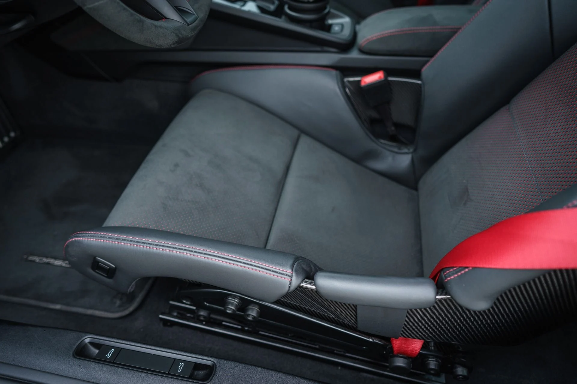 mph044_3437352151_Used_2025_Porsche_911_GT_3_RS_1777653448_ffa5595204