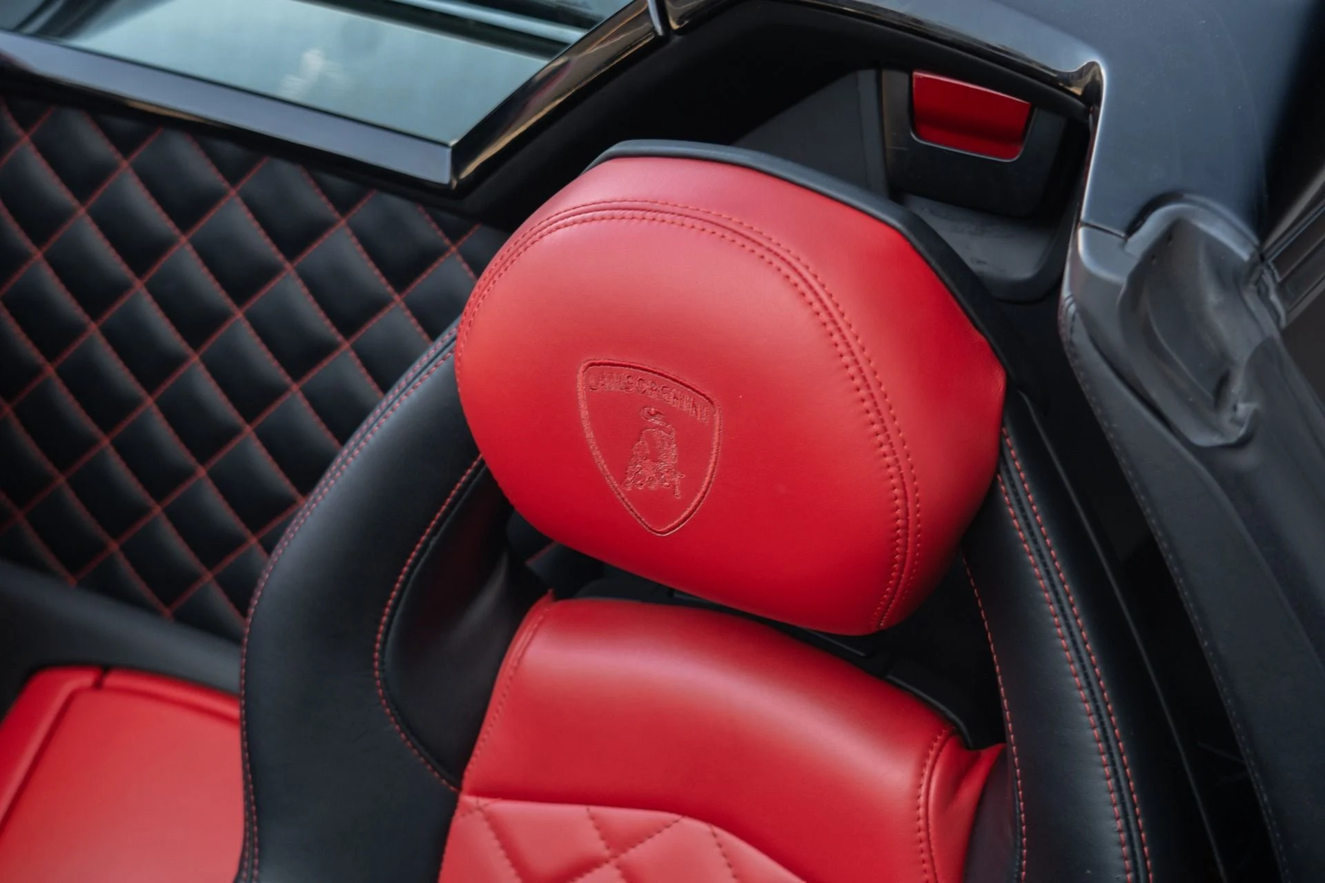 mph044_3450628765_Used_2015_Lamborghini_Aventador_LP_700_4_1758316768_dff4bf65ad