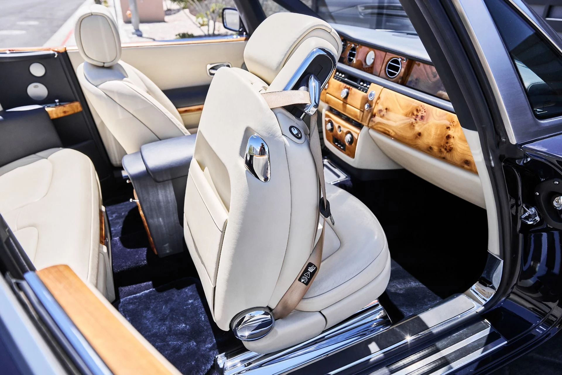 mph044_3467632053_Used_2009_Rolls_Royce_Phantom_Drophead_Coupe_Base_1779209696_e6ade21aa5