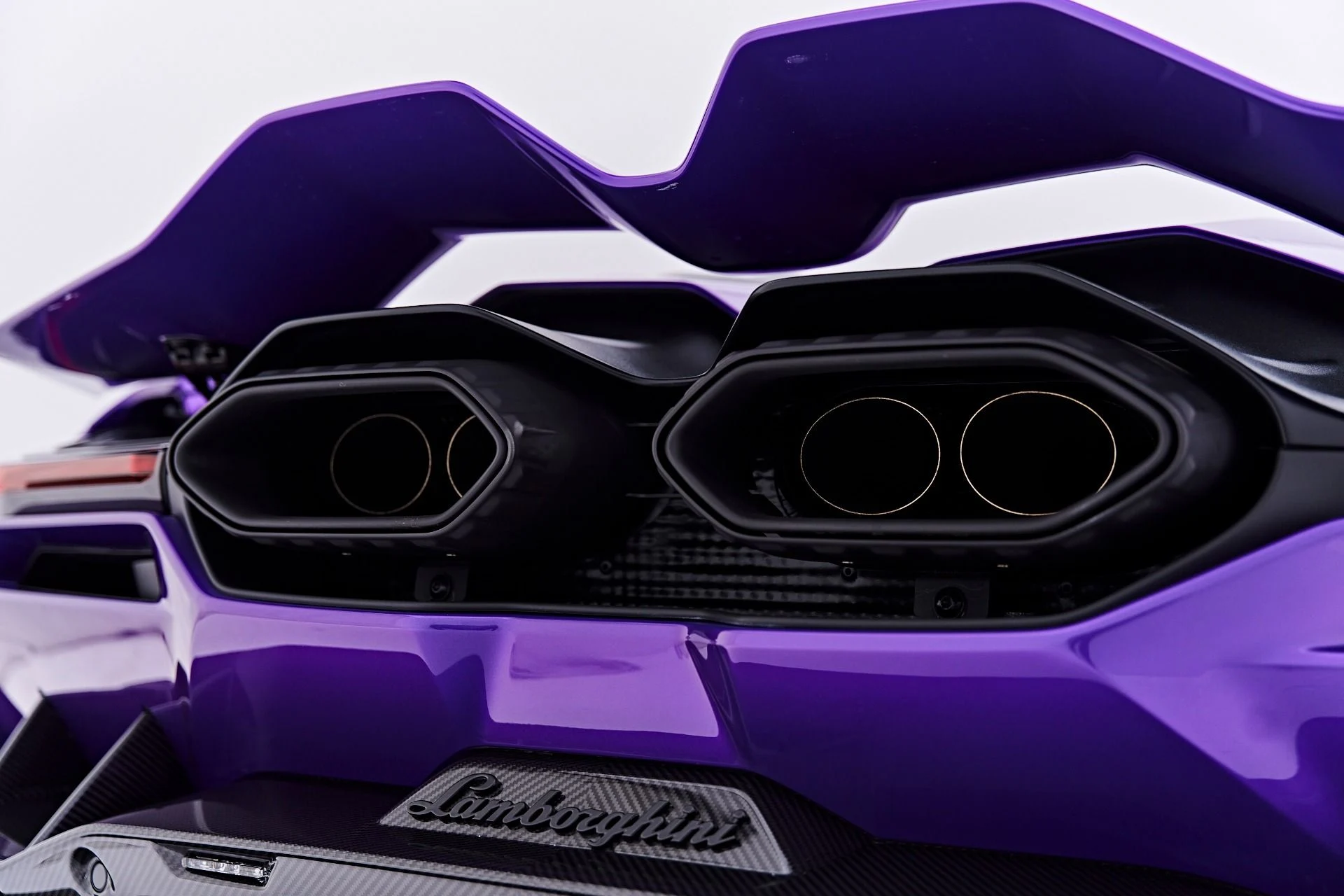mph044_3468219538_Used_2025_Lamborghini_Revuelto_Base_1784242654_075b3b1571