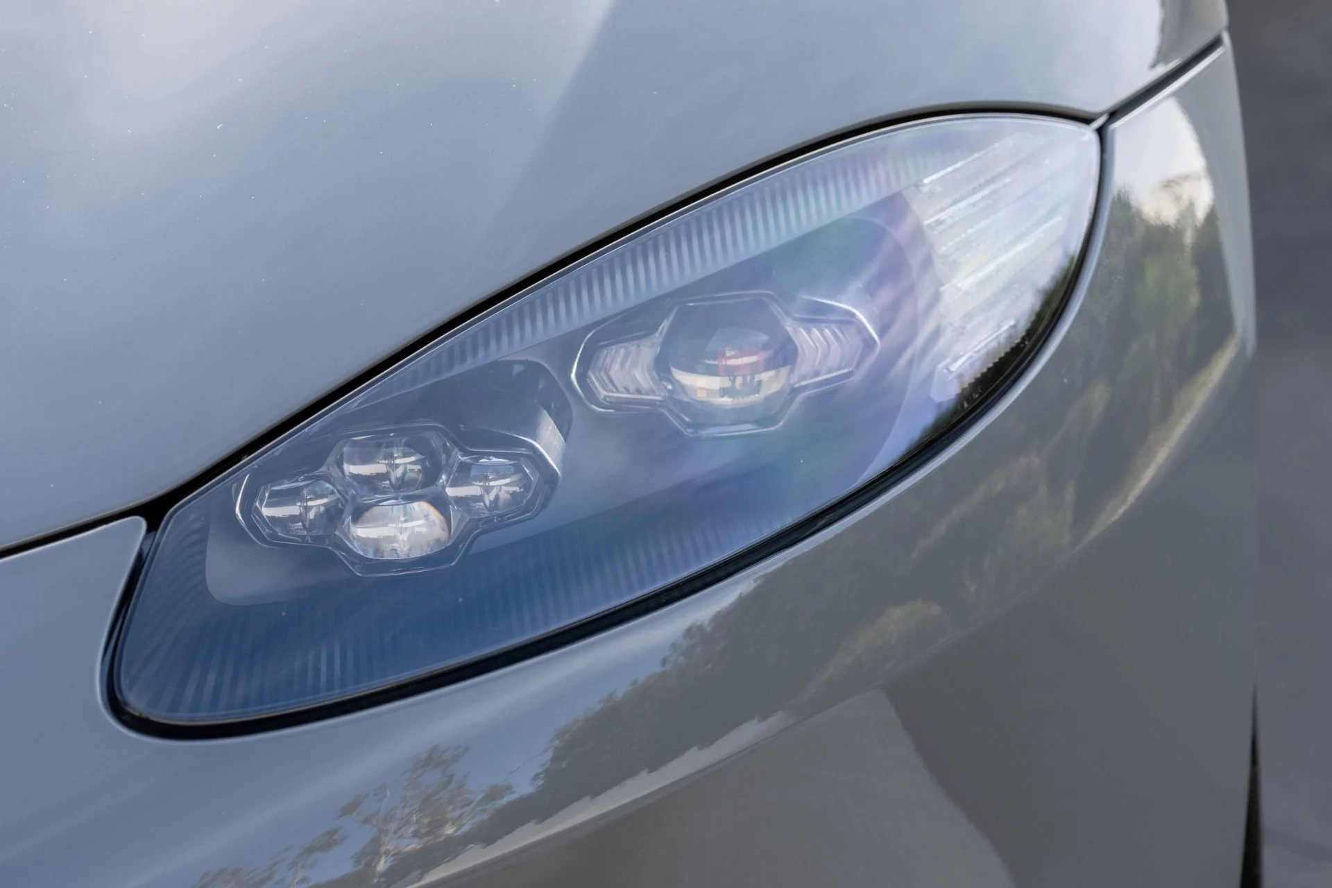 mph044_3473005970_Used_2022_Aston_Martin_Vantage_1736200905_9df0785526