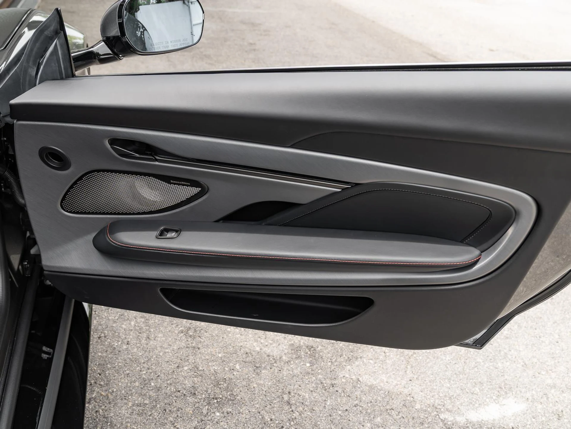mph044_3483714022_Used_2025_Aston_Martin_Vanquish_Coupe_1780612114_9a6339d8b2
