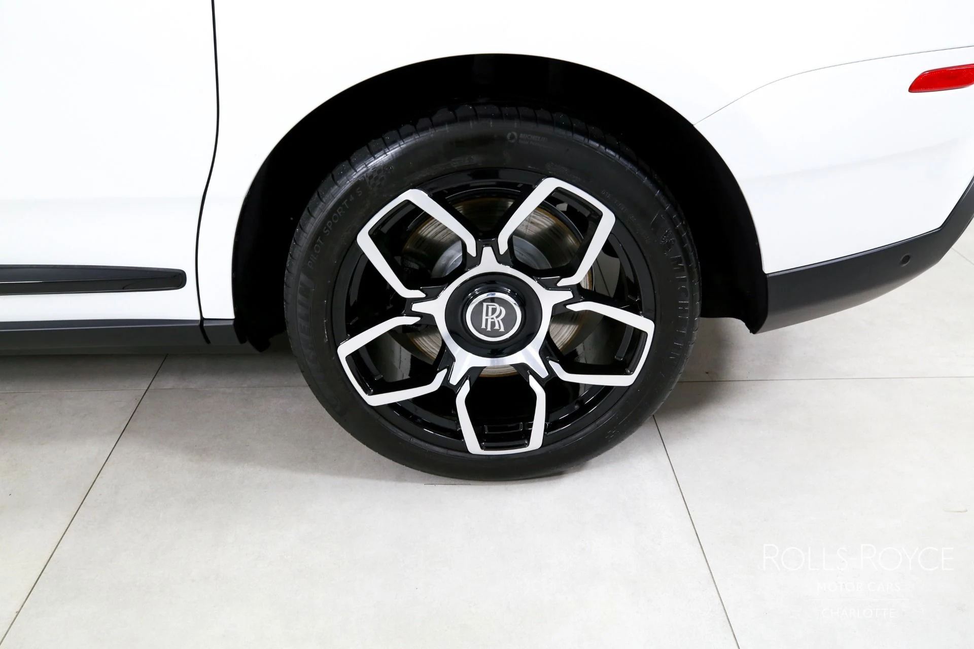 mph044_3487767520_Used_2023_Rolls_Royce_Black_Badge_Cullinan_1769450134_33f973110b