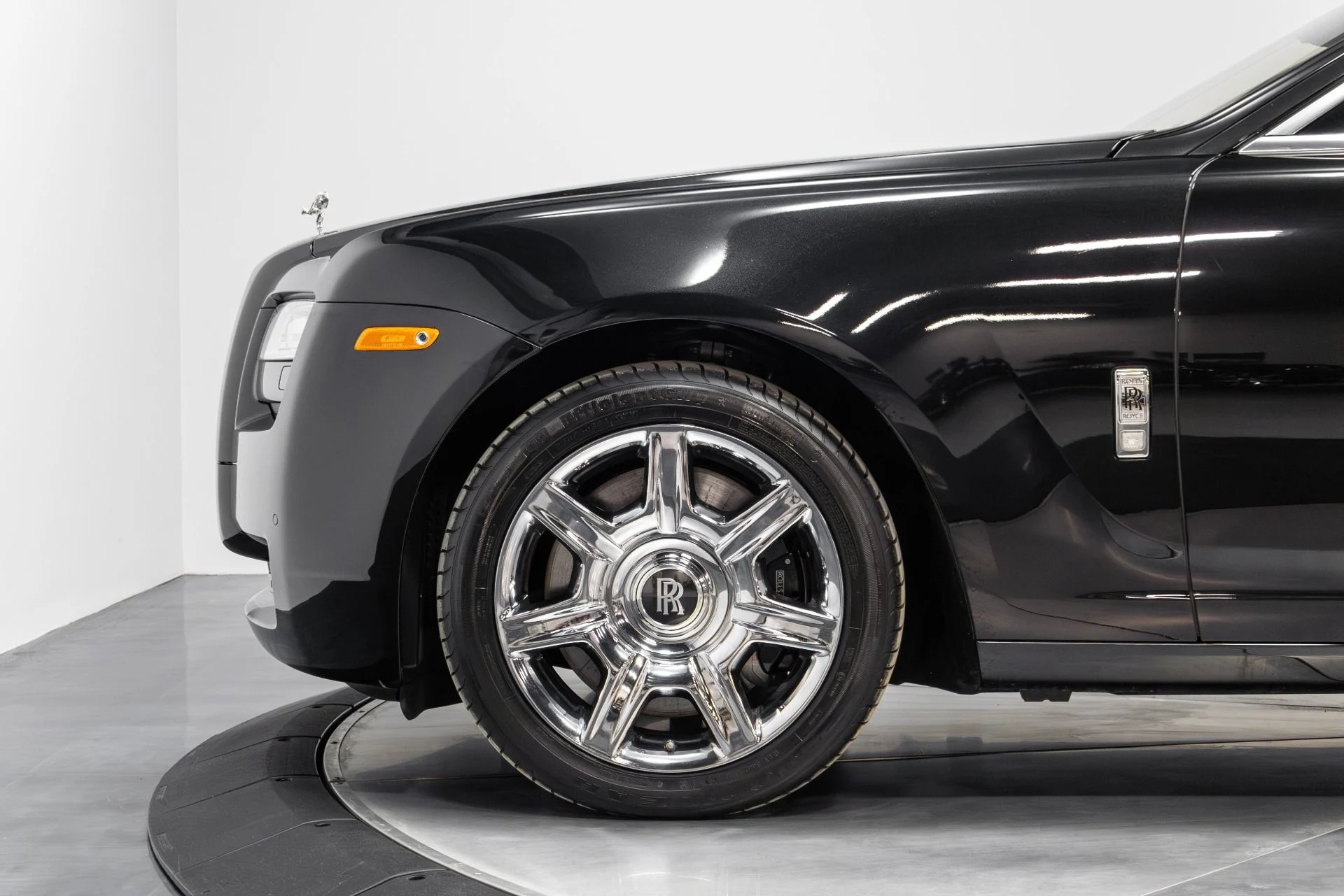 mph044_3497257524_Used_2011_Rolls_Royce_Ghost_1770323942_47deab3296