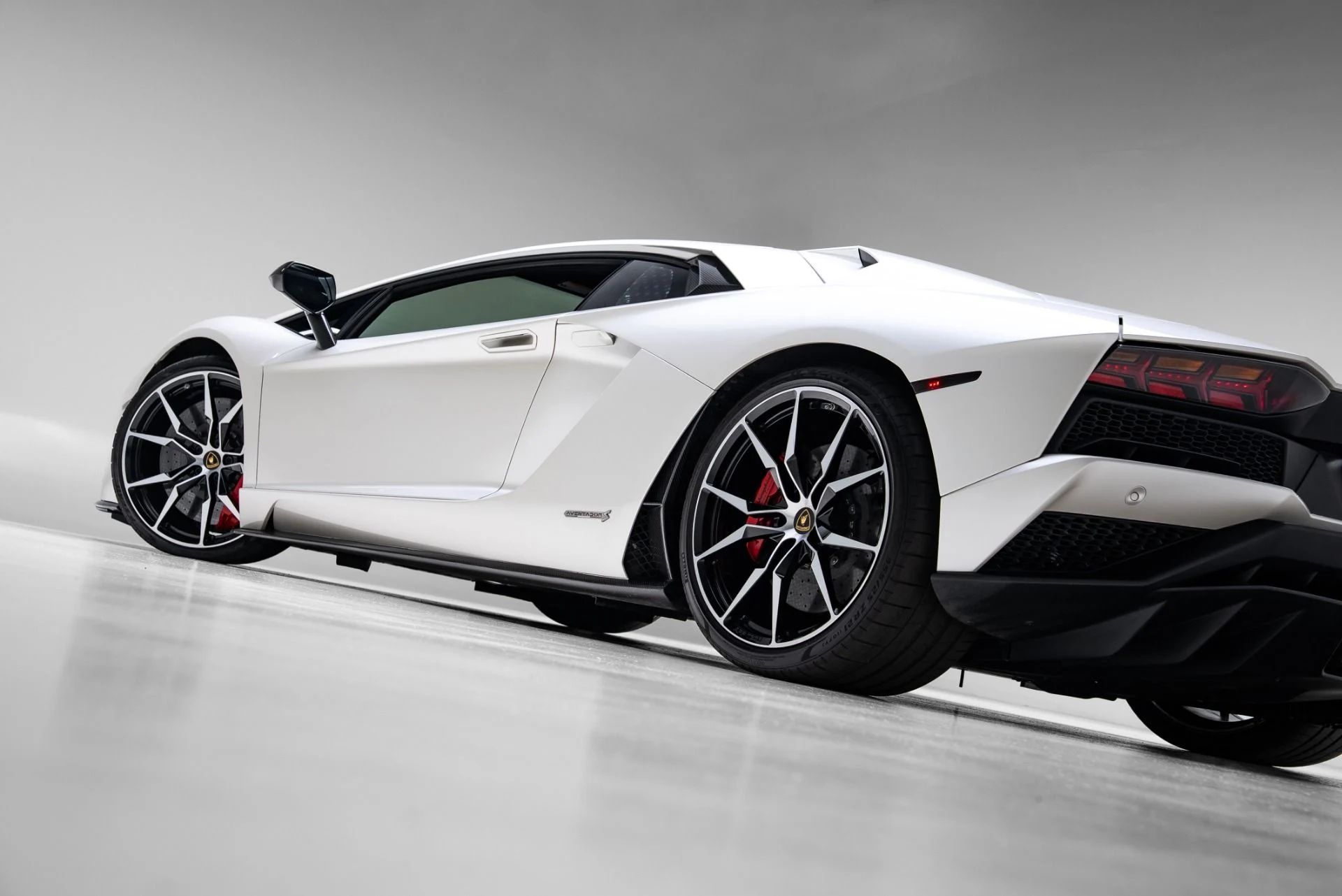 mph044_3518740502_Used_2017_Lamborghini_Aventador_LP_740_4_S_1775604644_4321916c7f