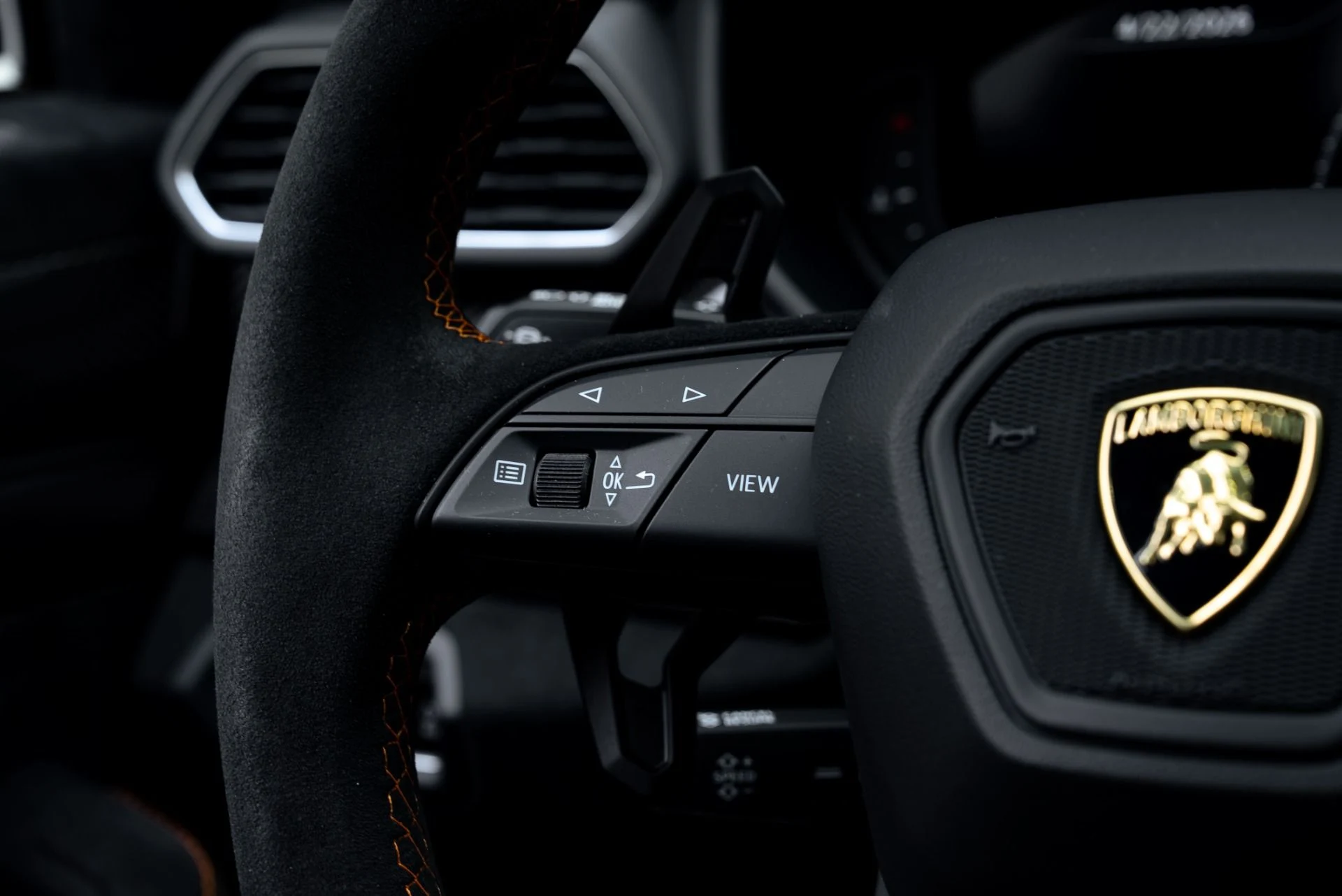 mph044_355045945_Used_2023_Lamborghini_Urus_Performante_1776977972_be8b2191e7