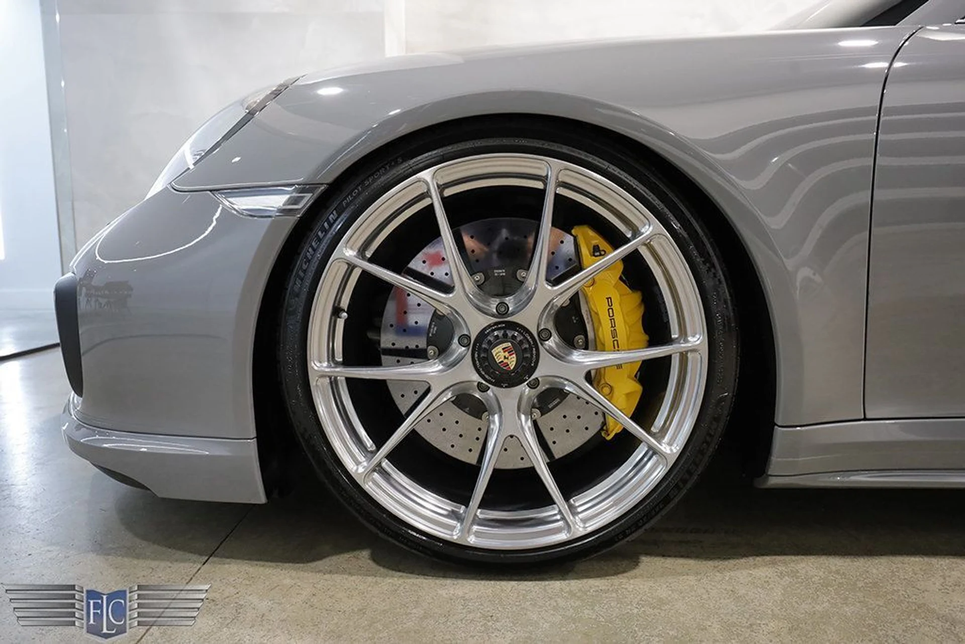 mph044_355494272_used_2018_porsche_911_turboscoupe_9689_22116353_45_1024_dff199ac13