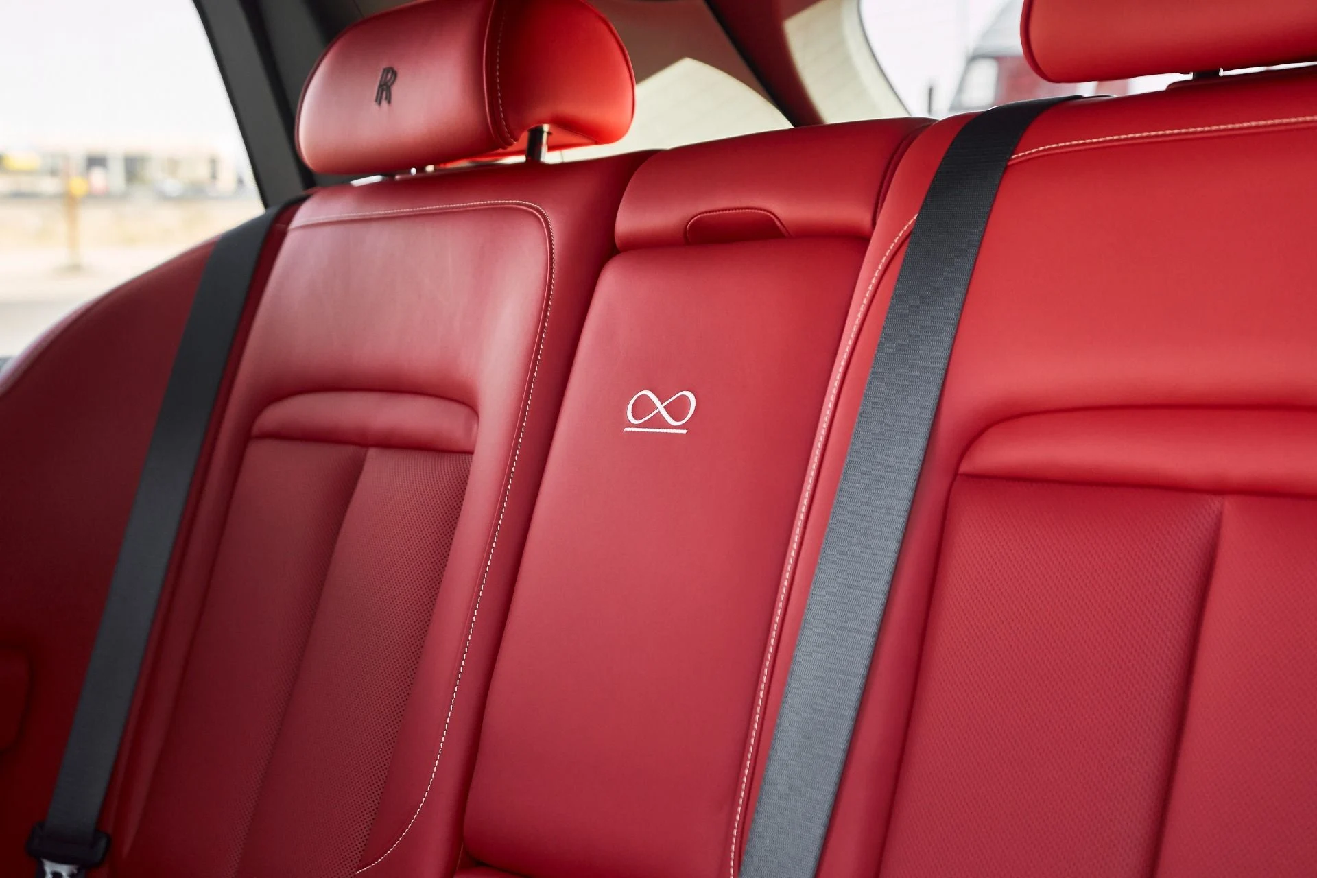 mph044_3565374825_Used_2025_Rolls_Royce_Cullinan_Black_Badge_1763084605_e516e63f3d