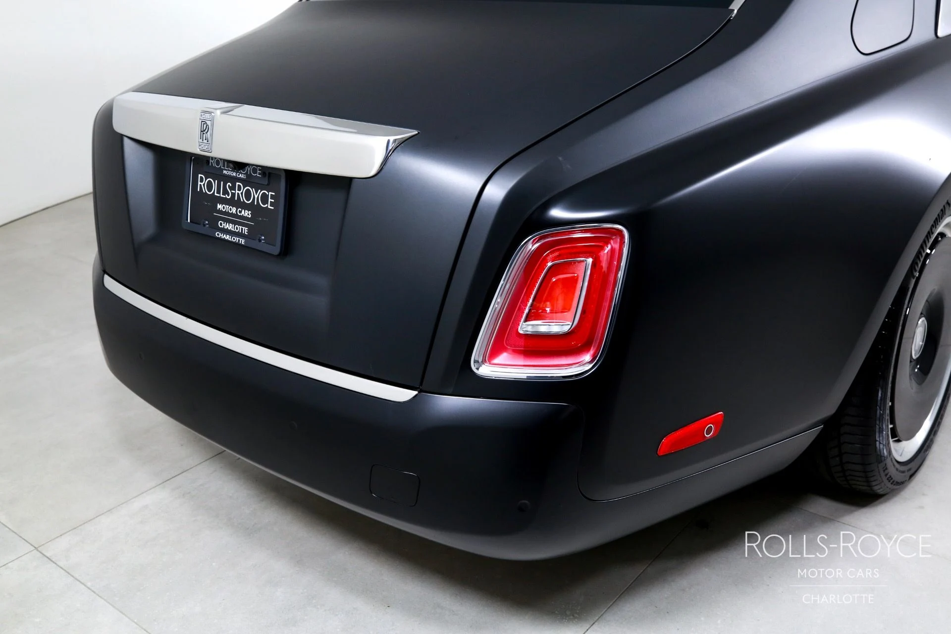 mph044_3568815429_Used_2025_Rolls_Royce_Phantom_1759509500_885071e0bc