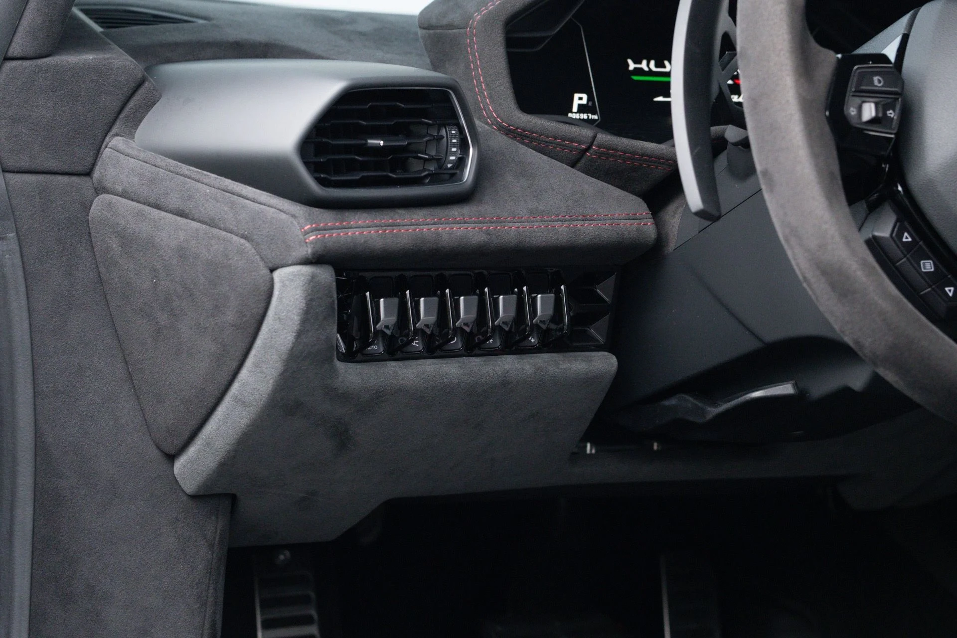 mph044_3575452055_Used_2024_Lamborghini_Huracan_Sterrato_1775279109_12127fa976