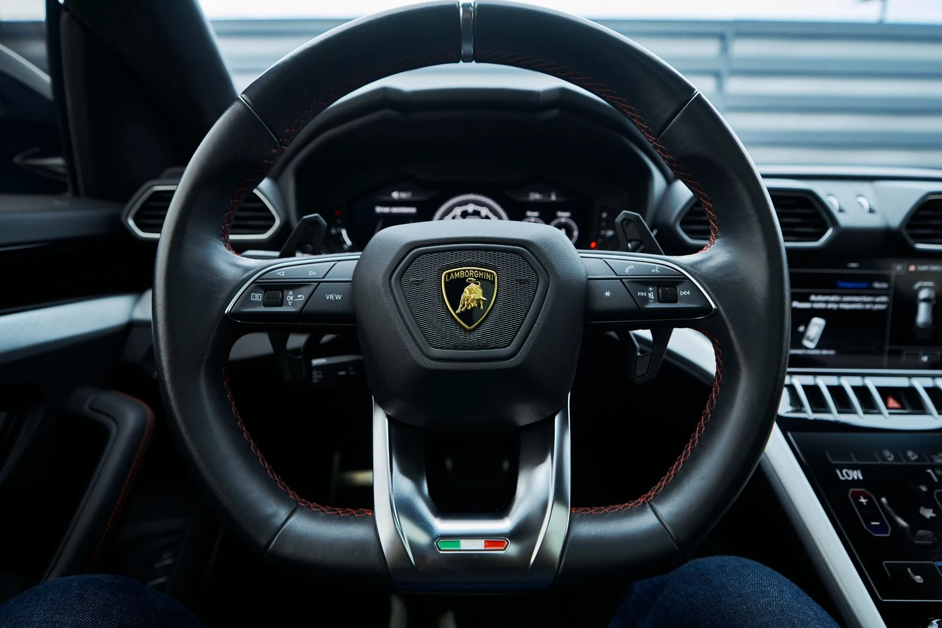 mph044_3603600988_Used_2021_Lamborghini_Urus_1763157107_176aff7c67