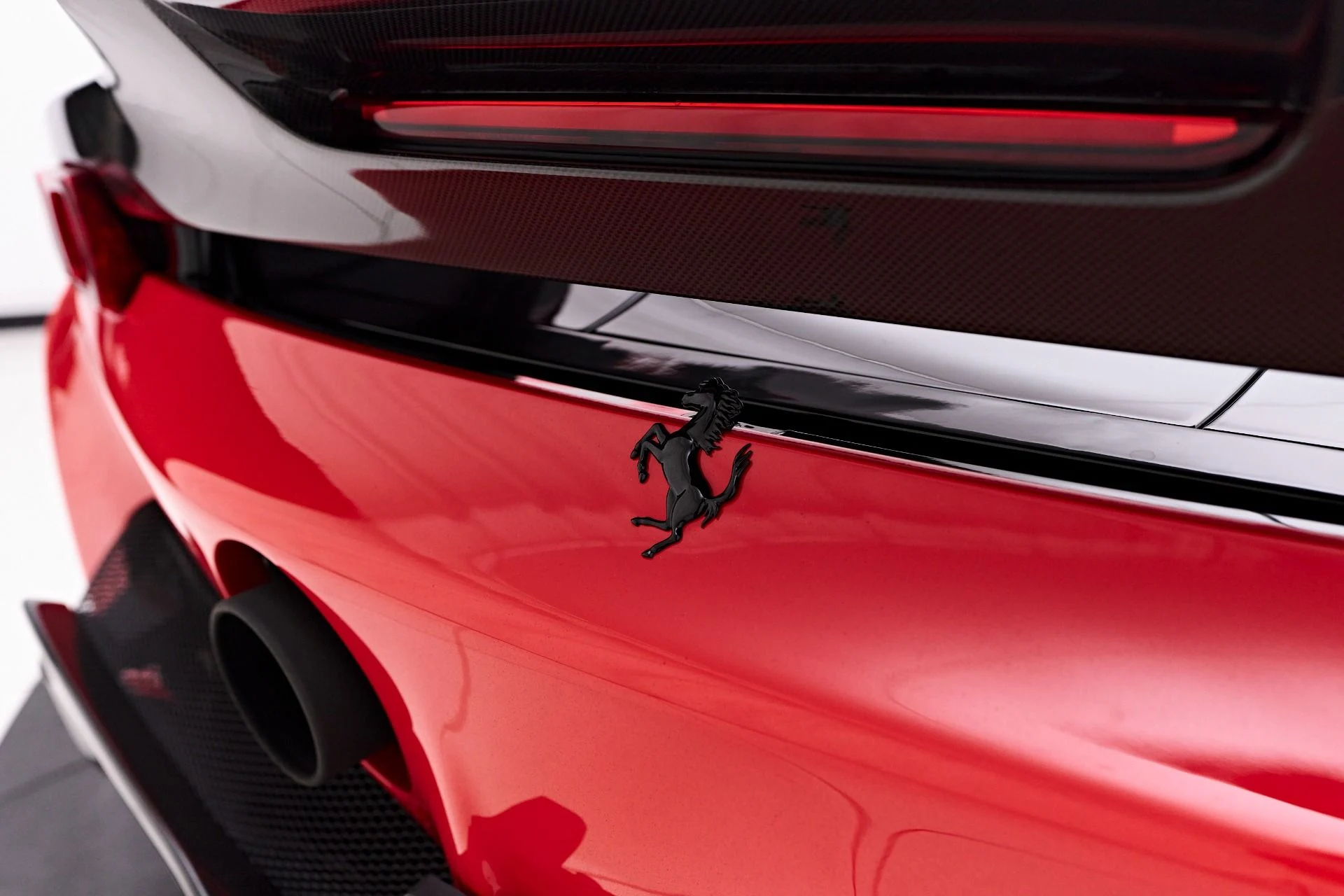 mph044_3613327541_Used_2022_Ferrari_SF_90_Spider_Base_1749755373_26ae0ebdcf