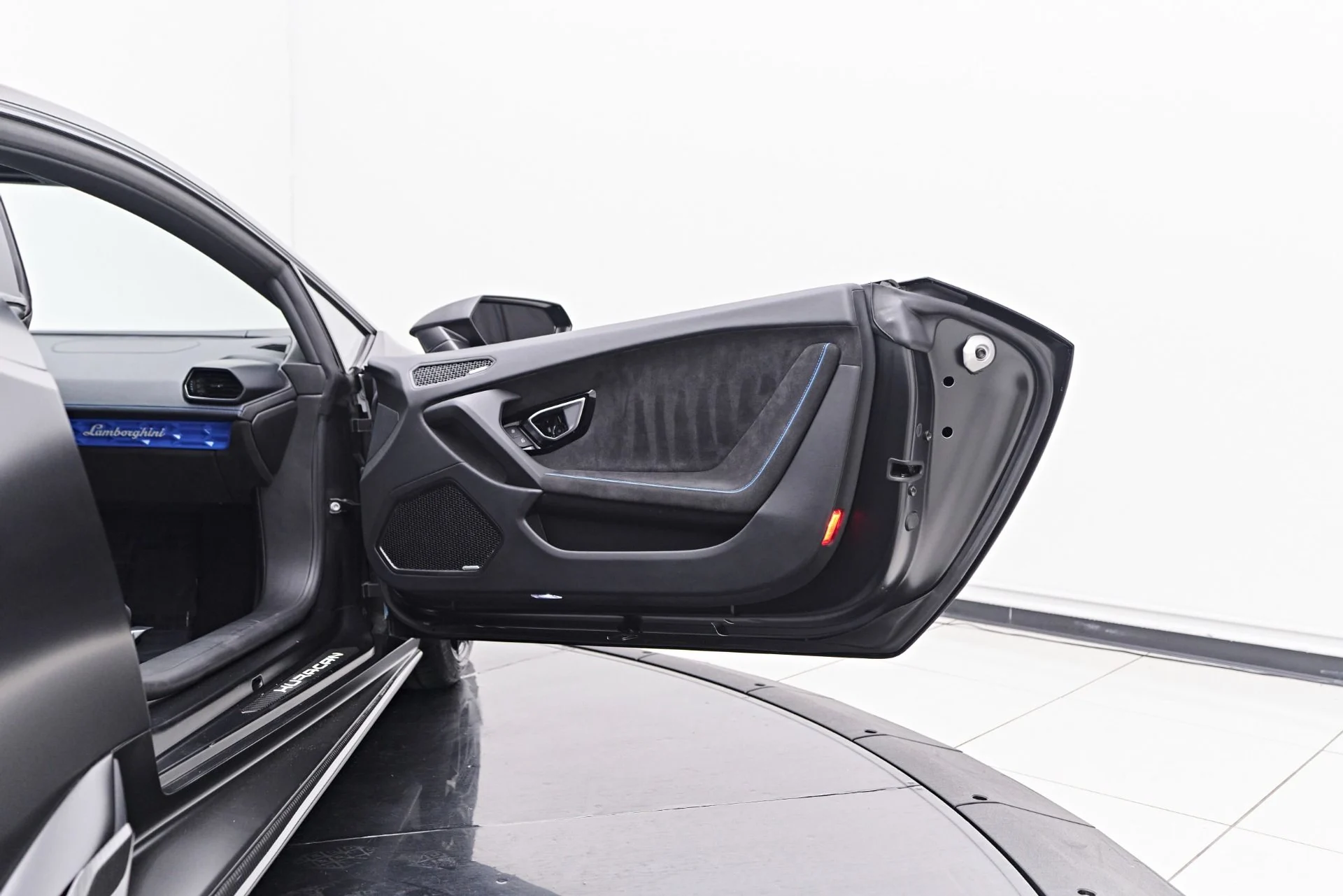 mph044_363803310_Used_2021_Lamborghini_Huracan_EVO_Base_1758314679_27c4cfbb8f